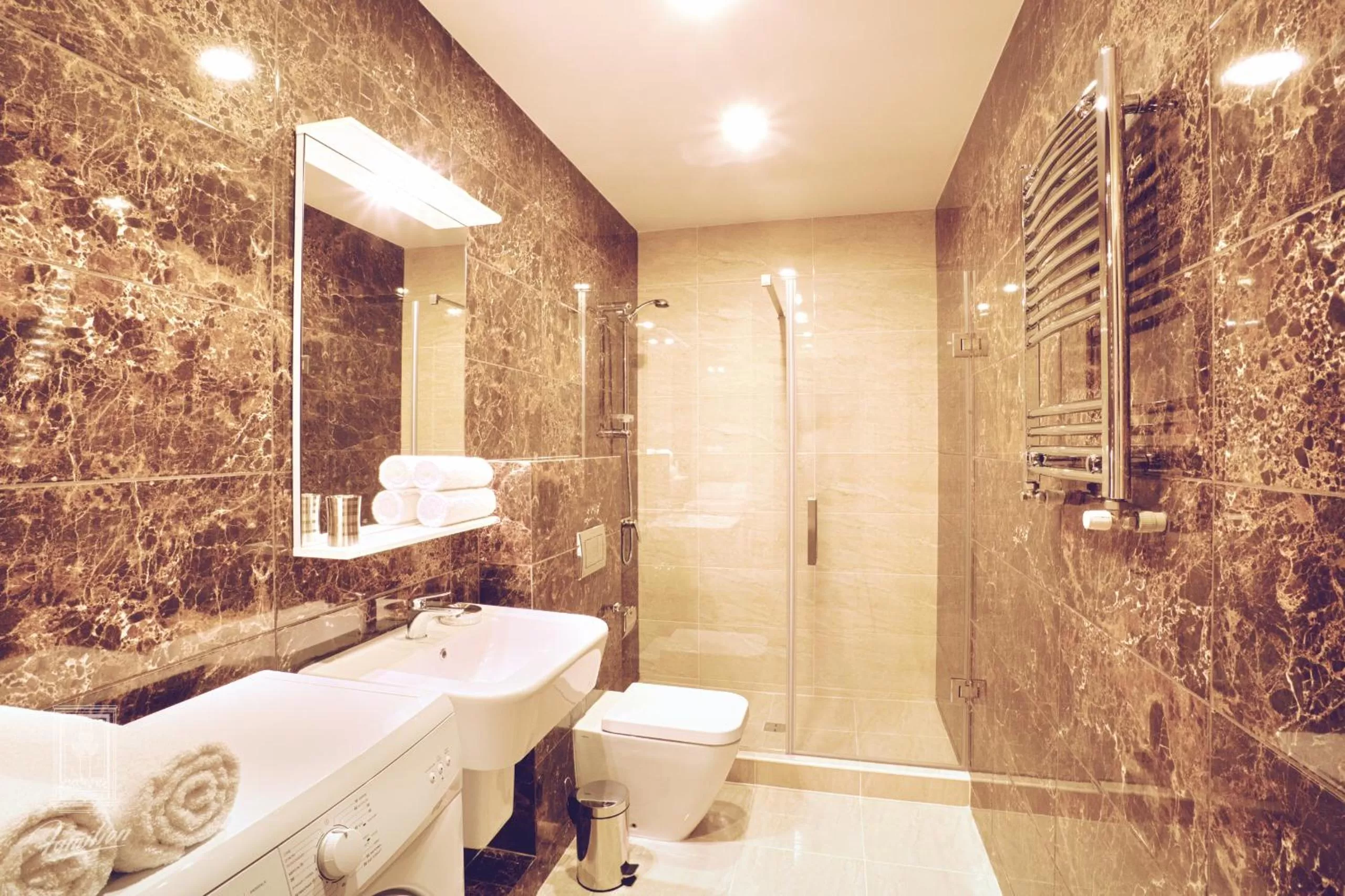 Shower in Familion ApartHotel