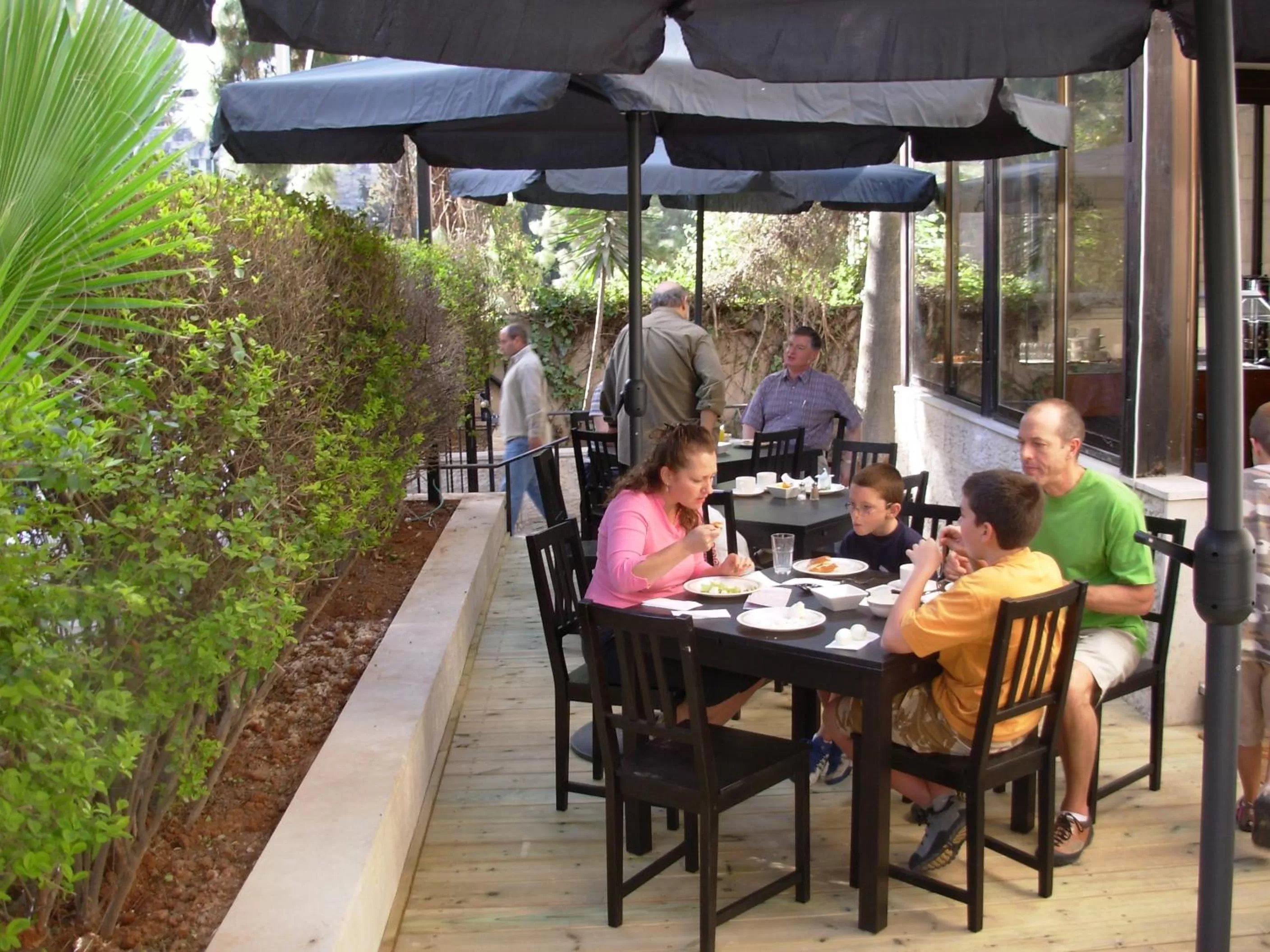 Restaurant/places to eat in A Little House In Rechavia