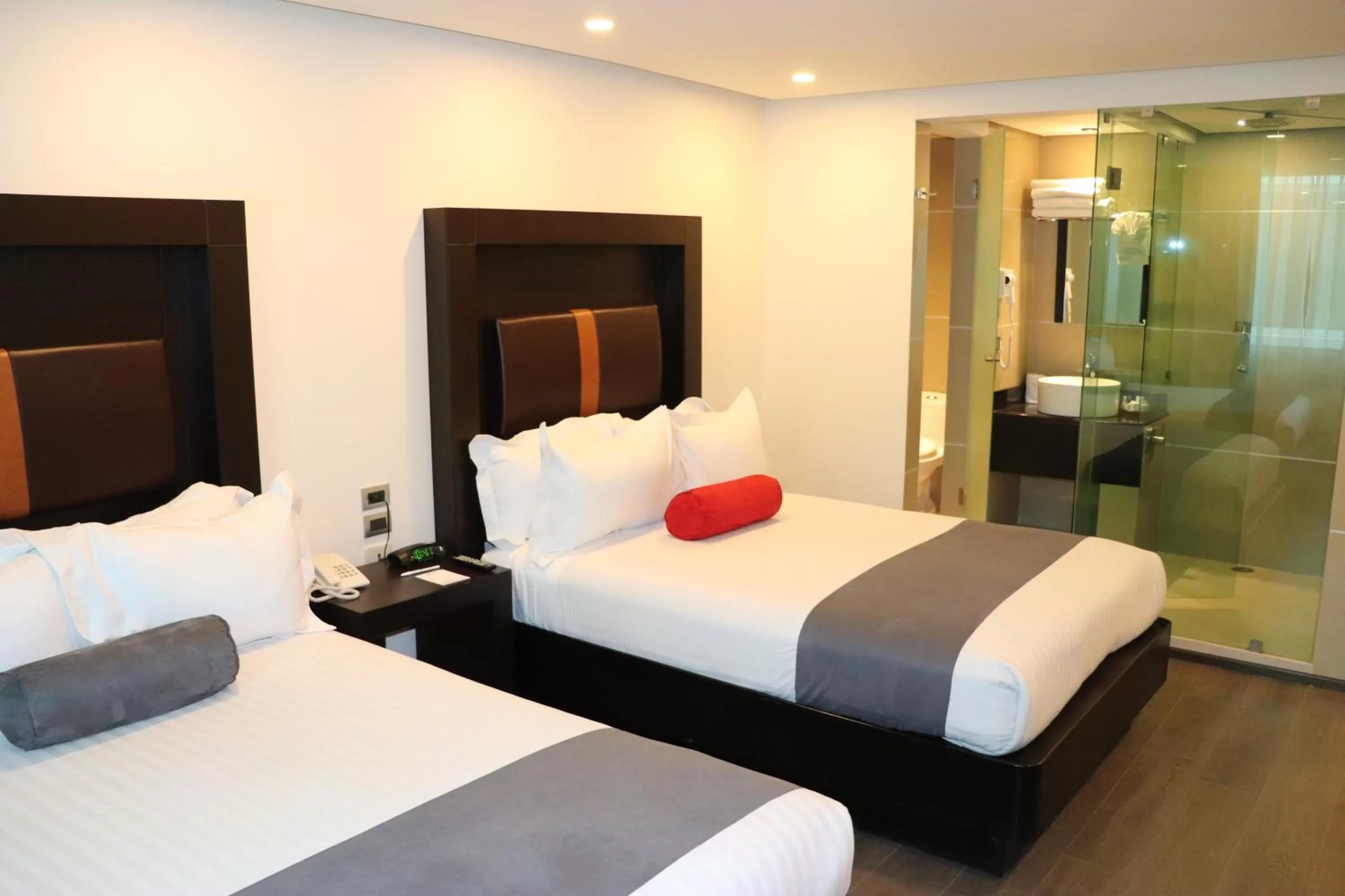 Bed in Best Western Plus Metepec & Suites