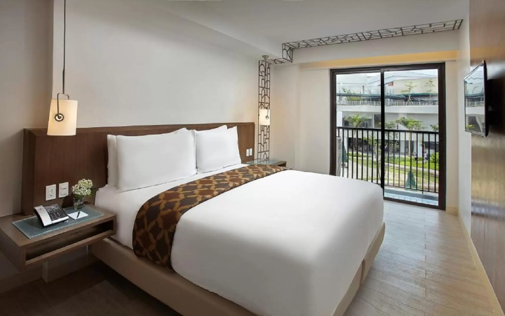 Bed in Quest Hotel Tagaytay