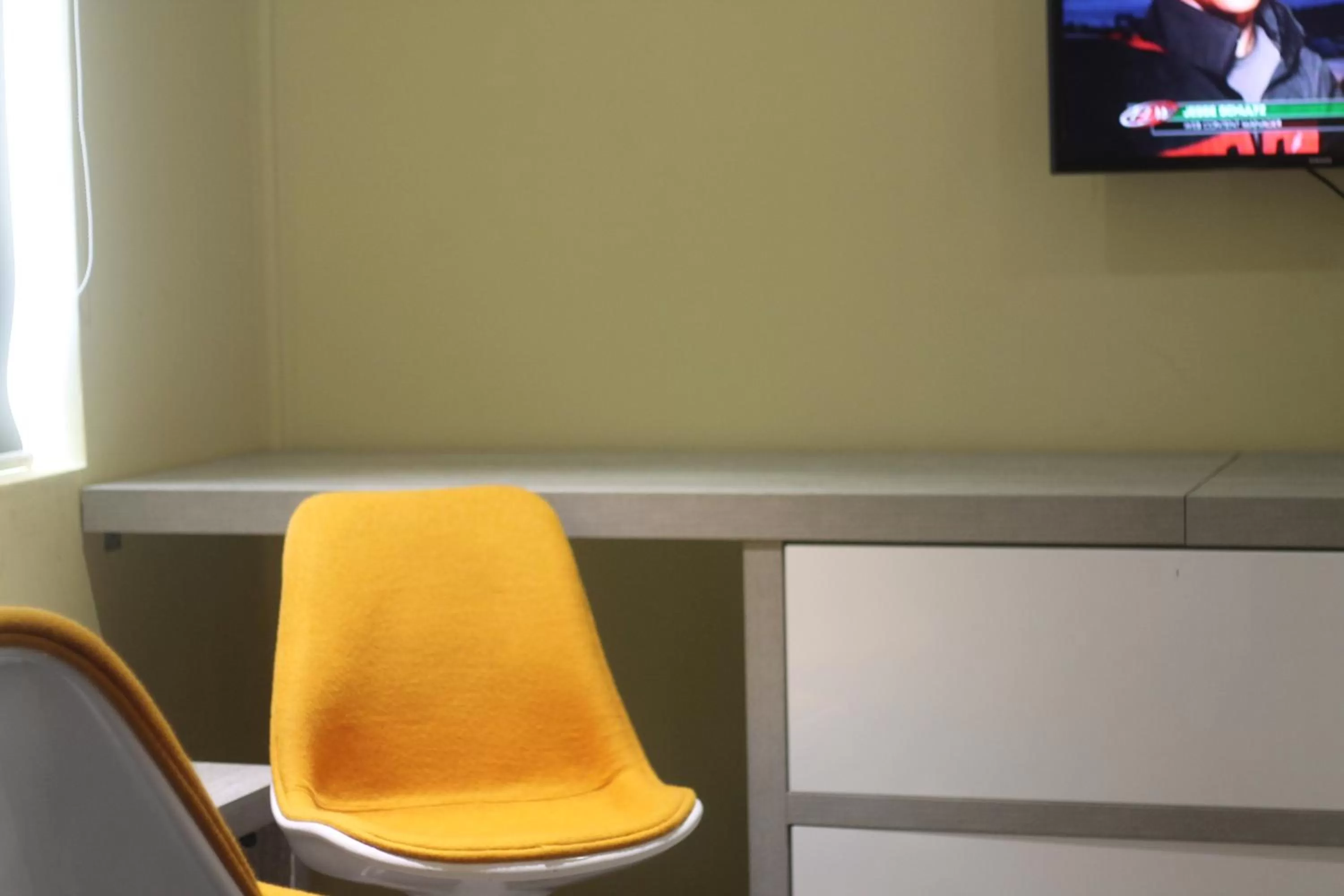 TV and multimedia, TV/Entertainment Center in Benny's City Hotel