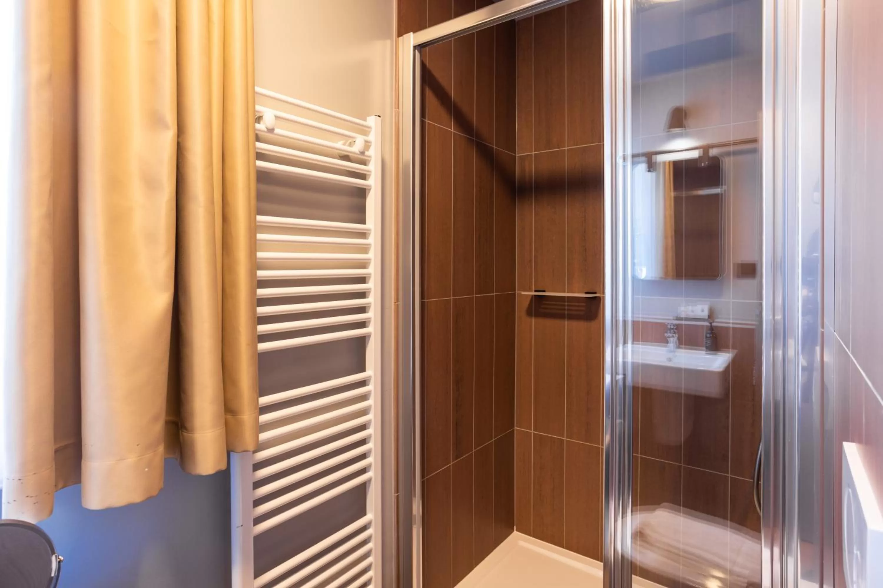 Shower in Miss Sophie's Downtown