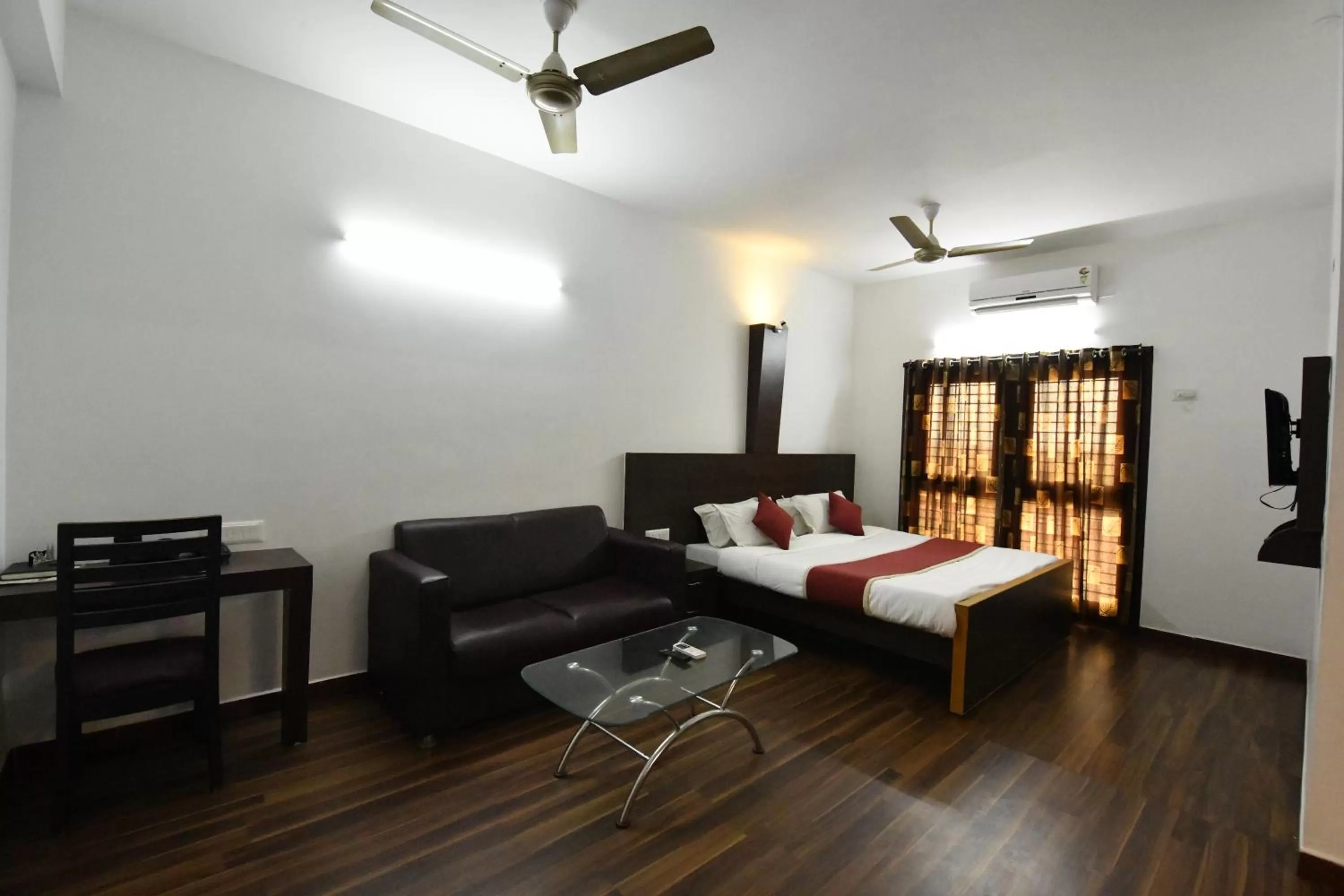 Bed in Lake View Hotel