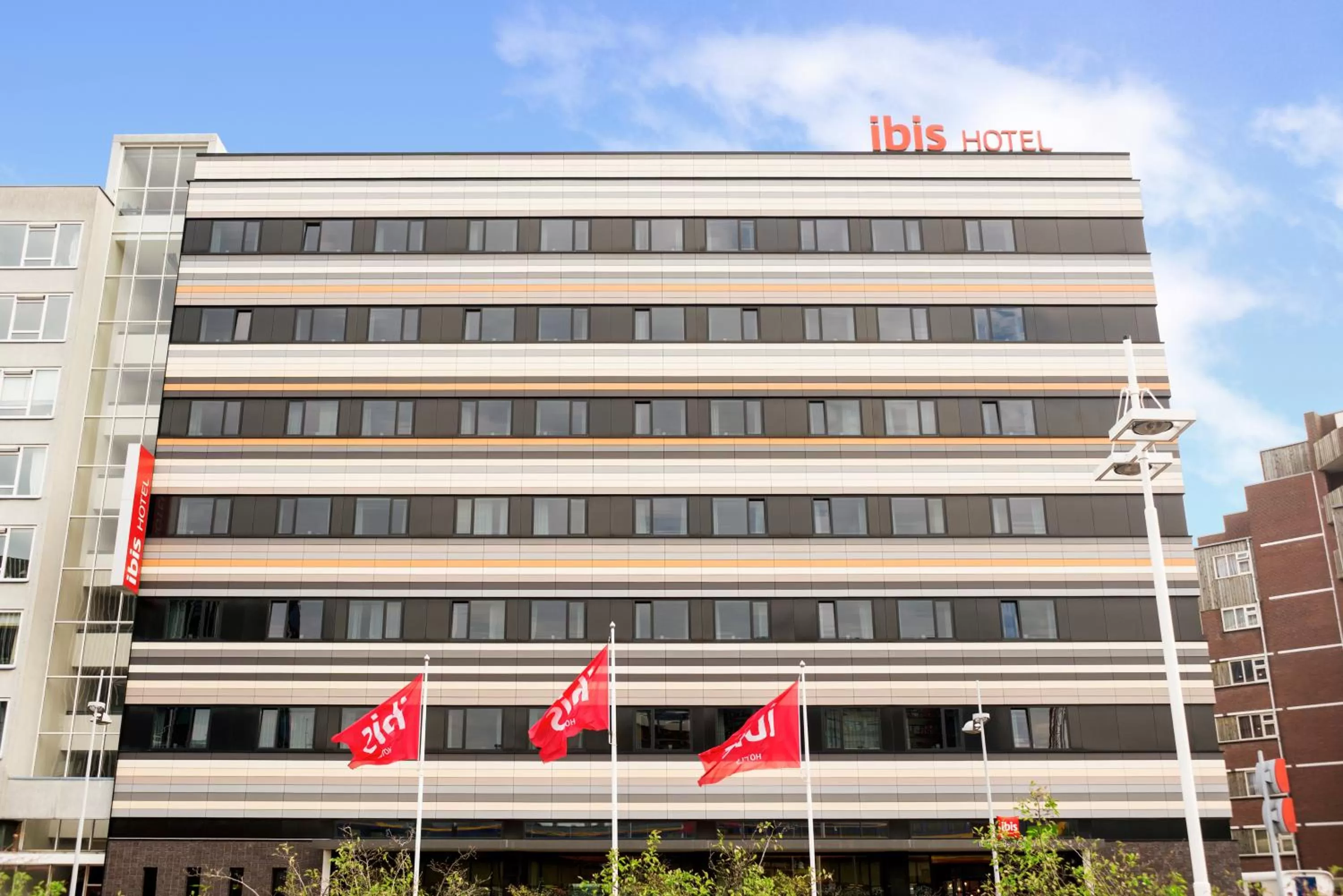Facade/entrance in ibis Leiden Centre