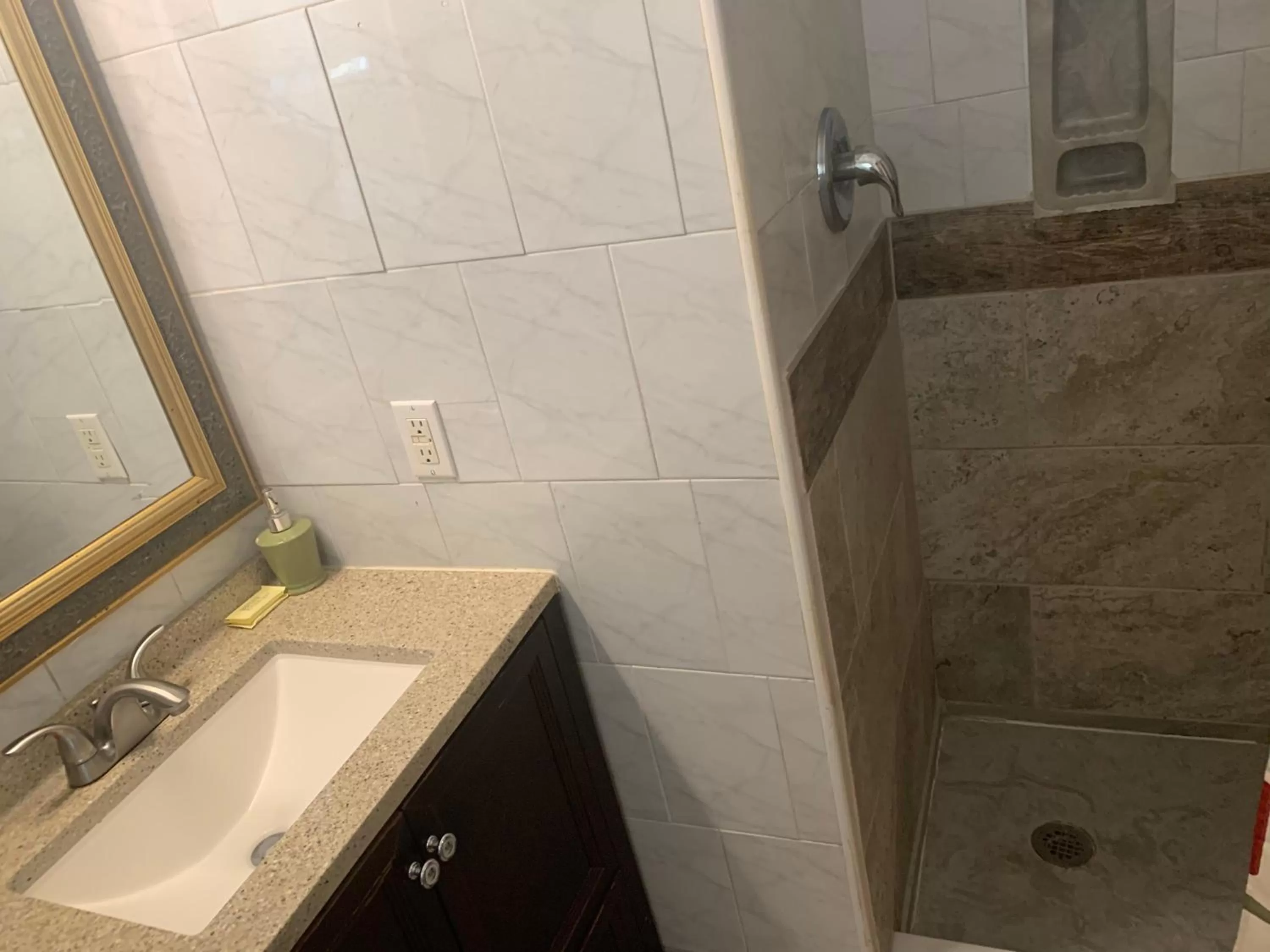 Bathroom in Michaels Siesta Studios