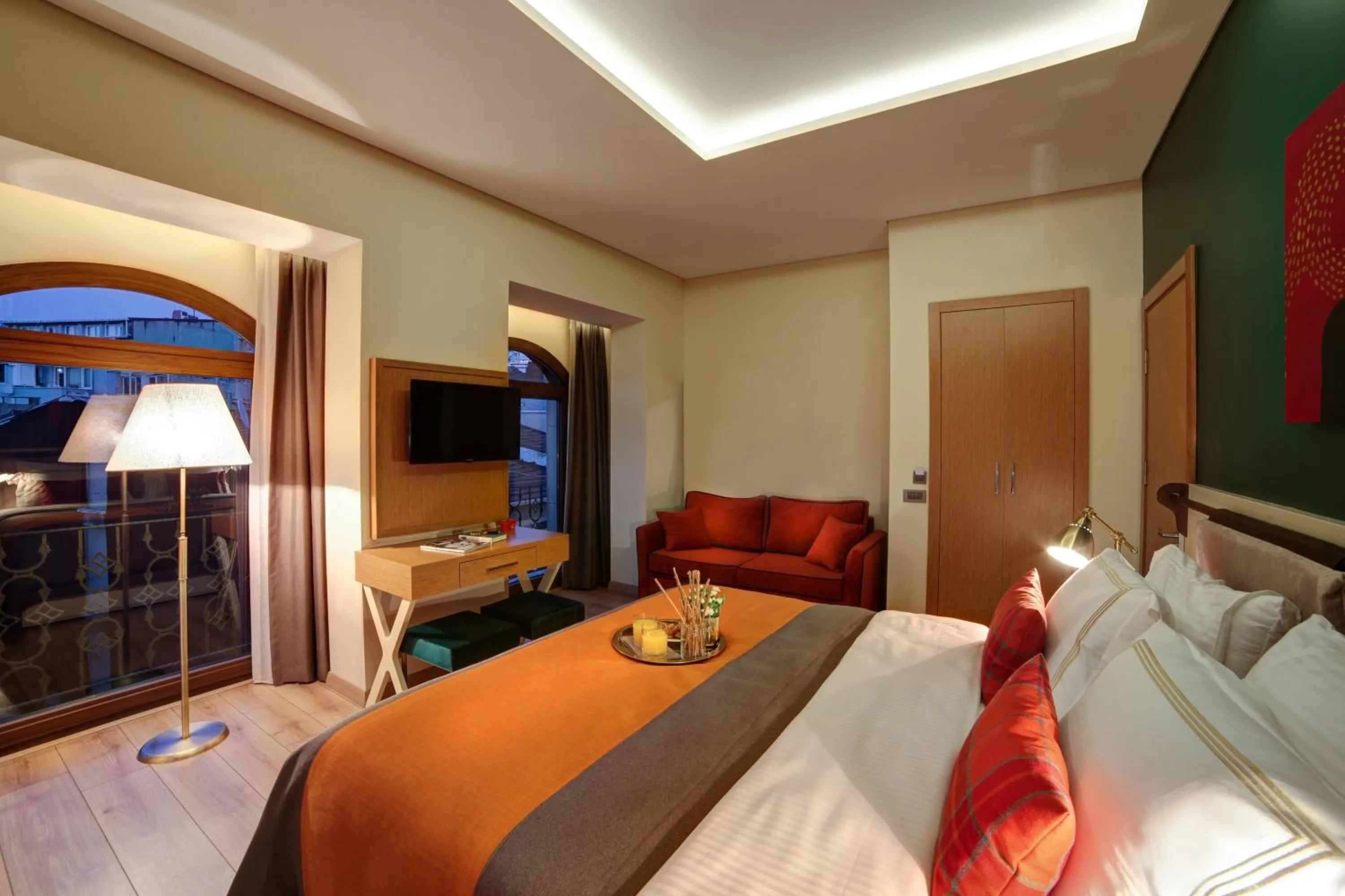 Photo of the whole room in The Fox Hotel