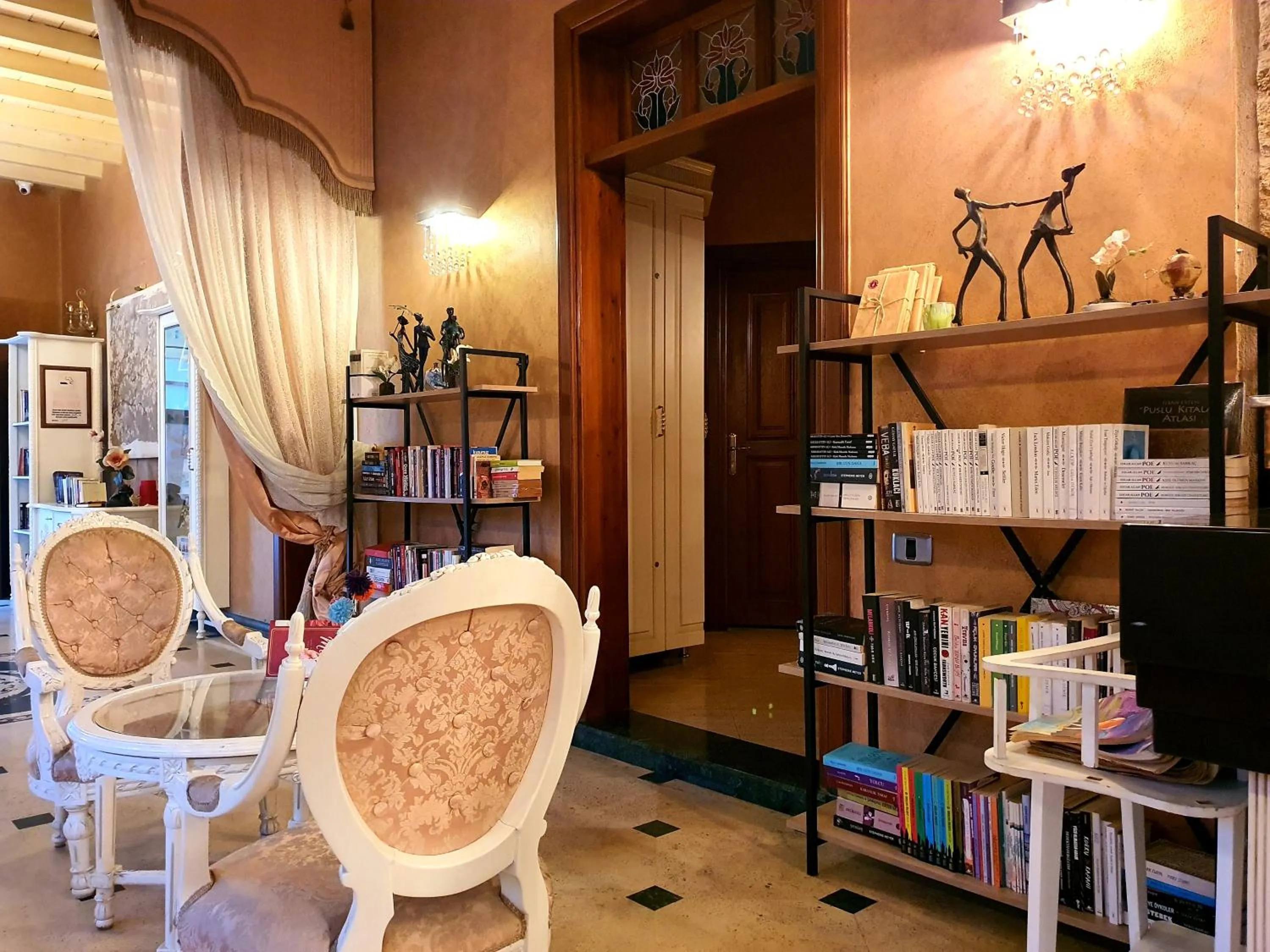 Library in Eski Masal Hotel - Special Class