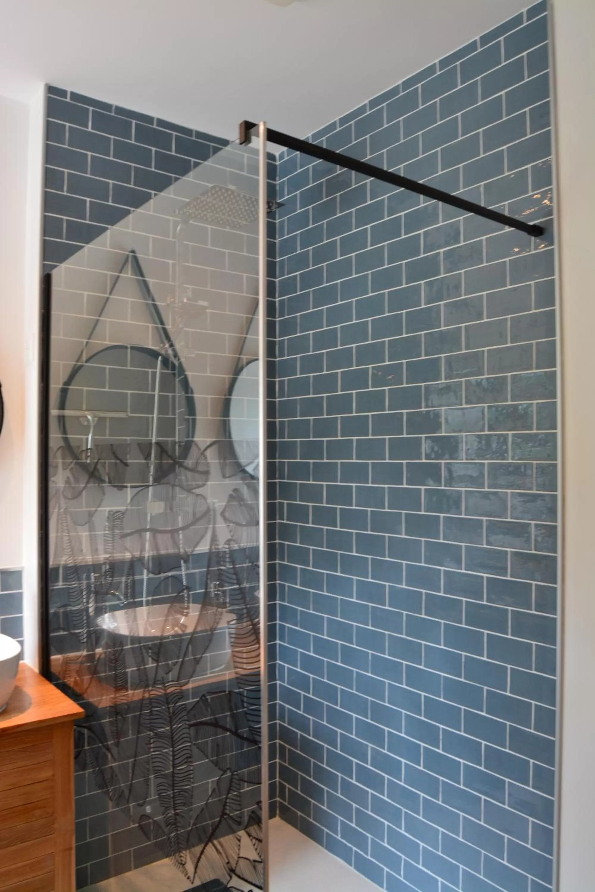 Shower, Bathroom in Lebeau Repos