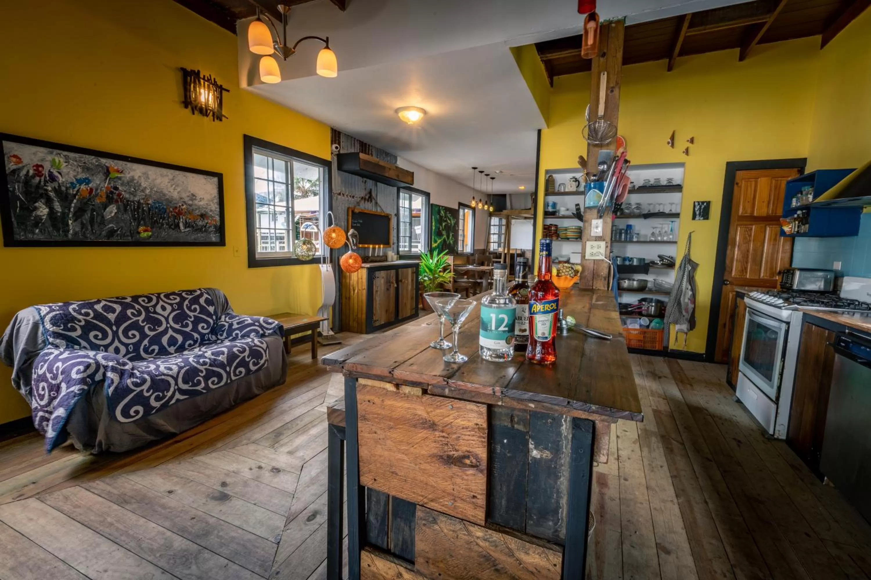 kitchen, Lounge/Bar in Barrbra BnB Over The Sea