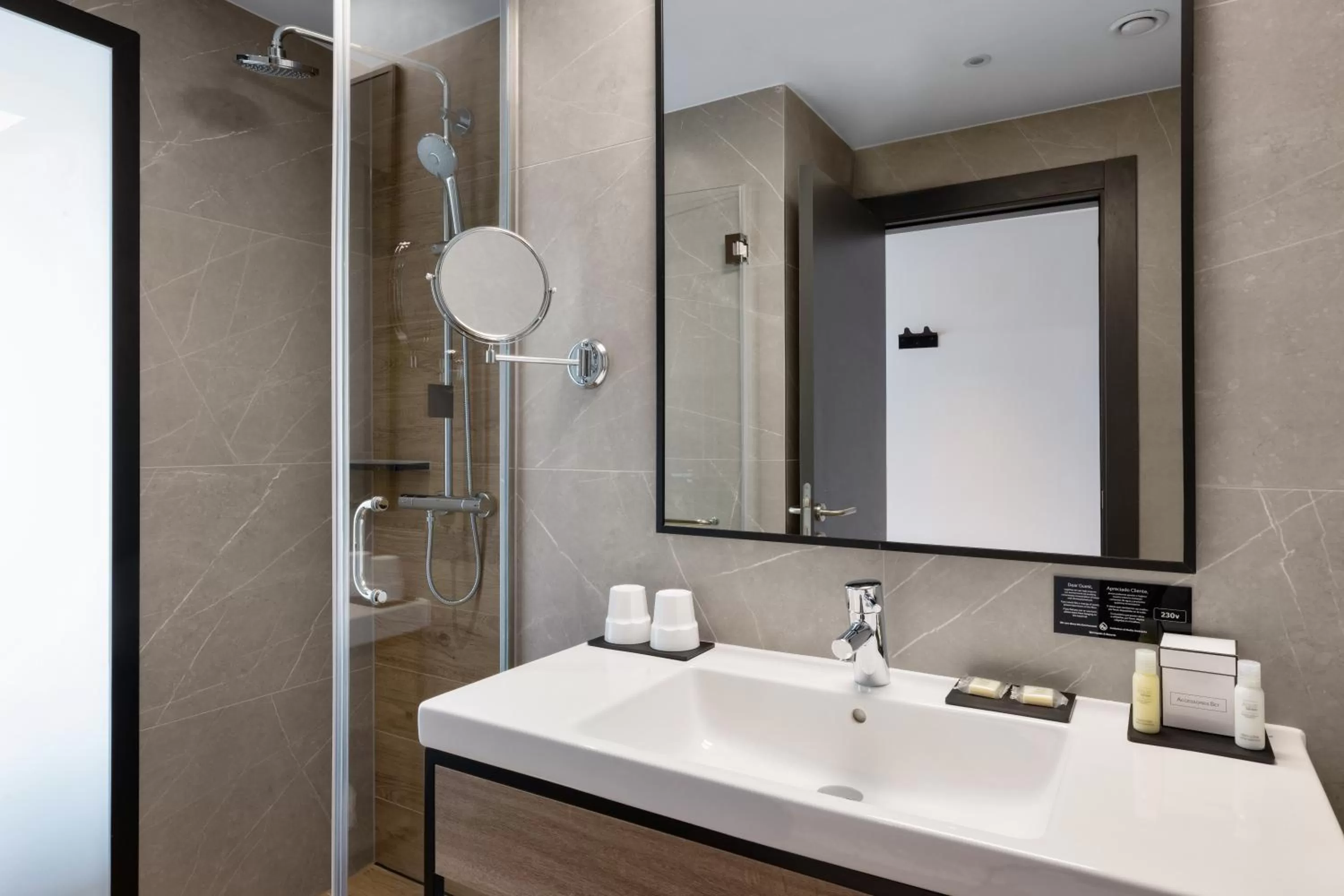 Bathroom in Riu Plaza London Victoria