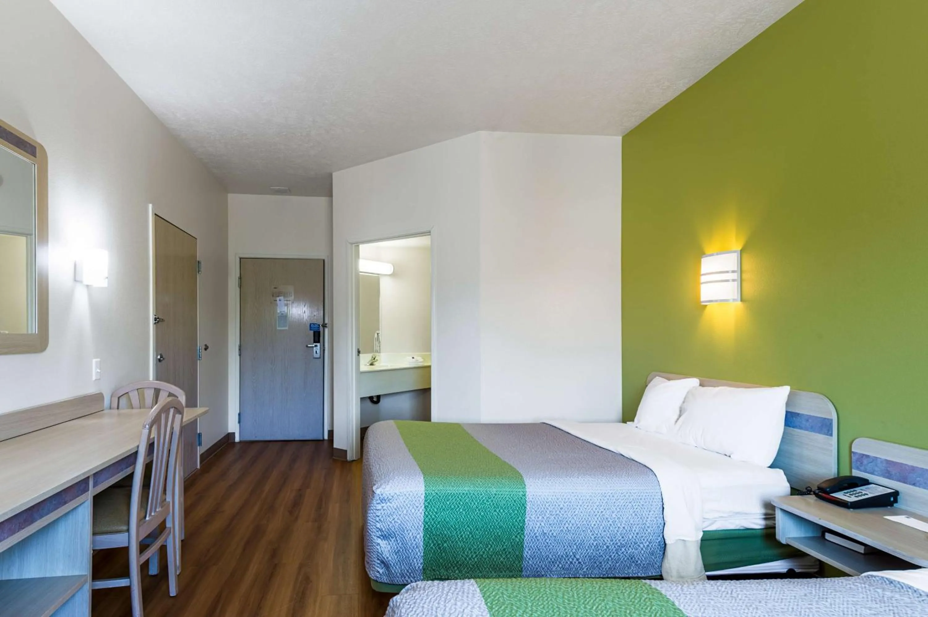 Photo of the whole room, Bed in Motel 6-Cedar City, UT