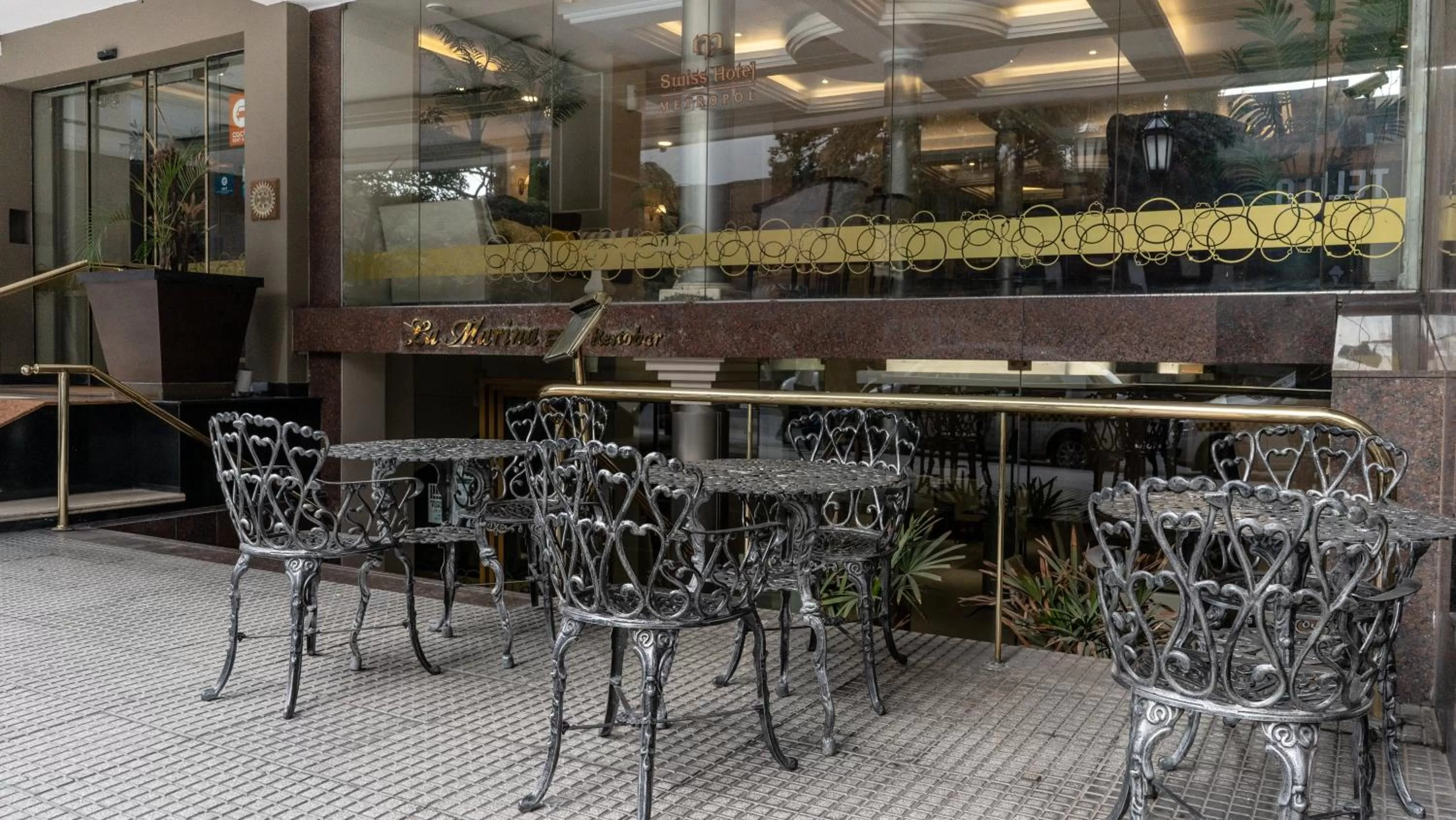 Restaurant/places to eat in Hotel Metropol