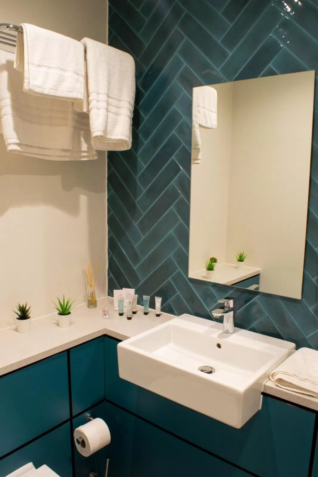 Bathroom in Villare Leicester City Centre hotel