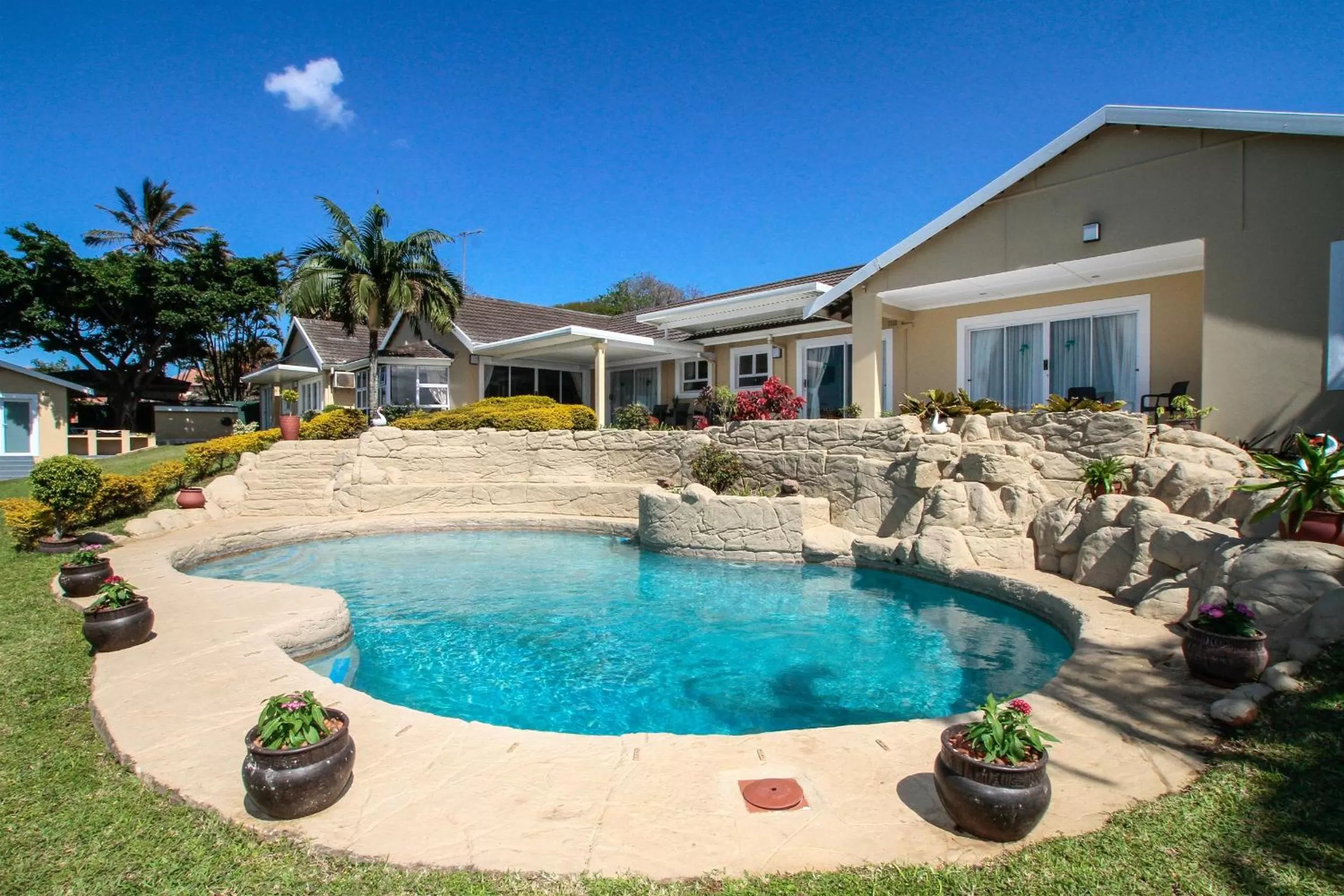 Swimming Pool in Addis Bed and Breakfast