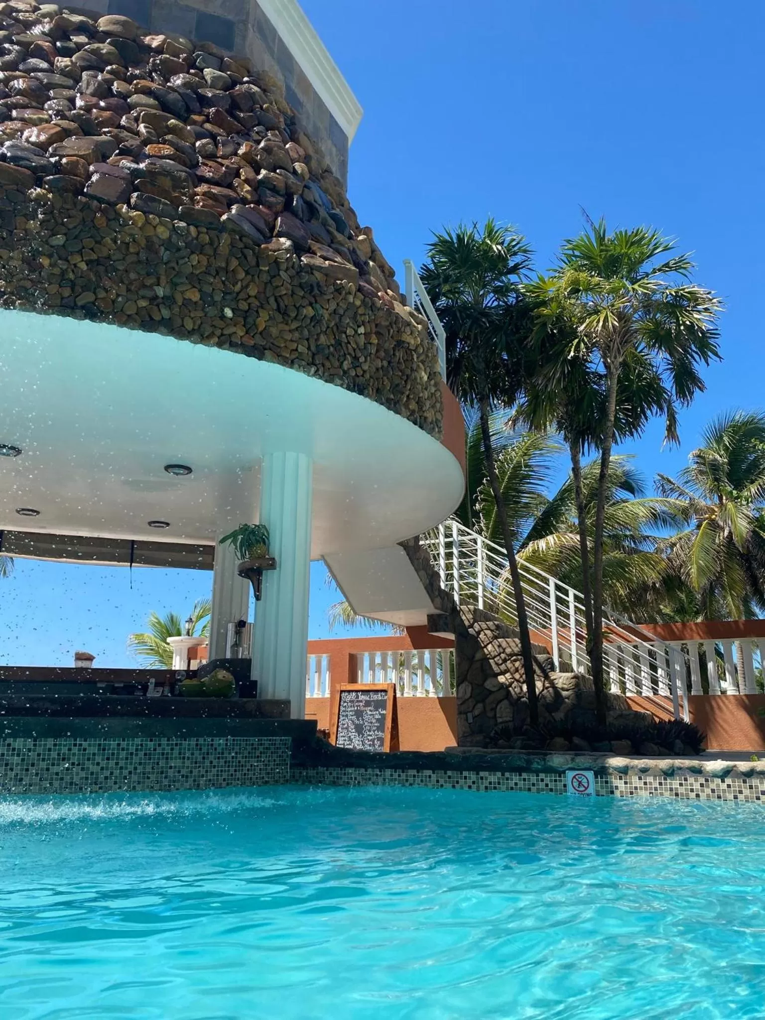 Lounge or bar, Swimming Pool in Lighthouse Beach Villas