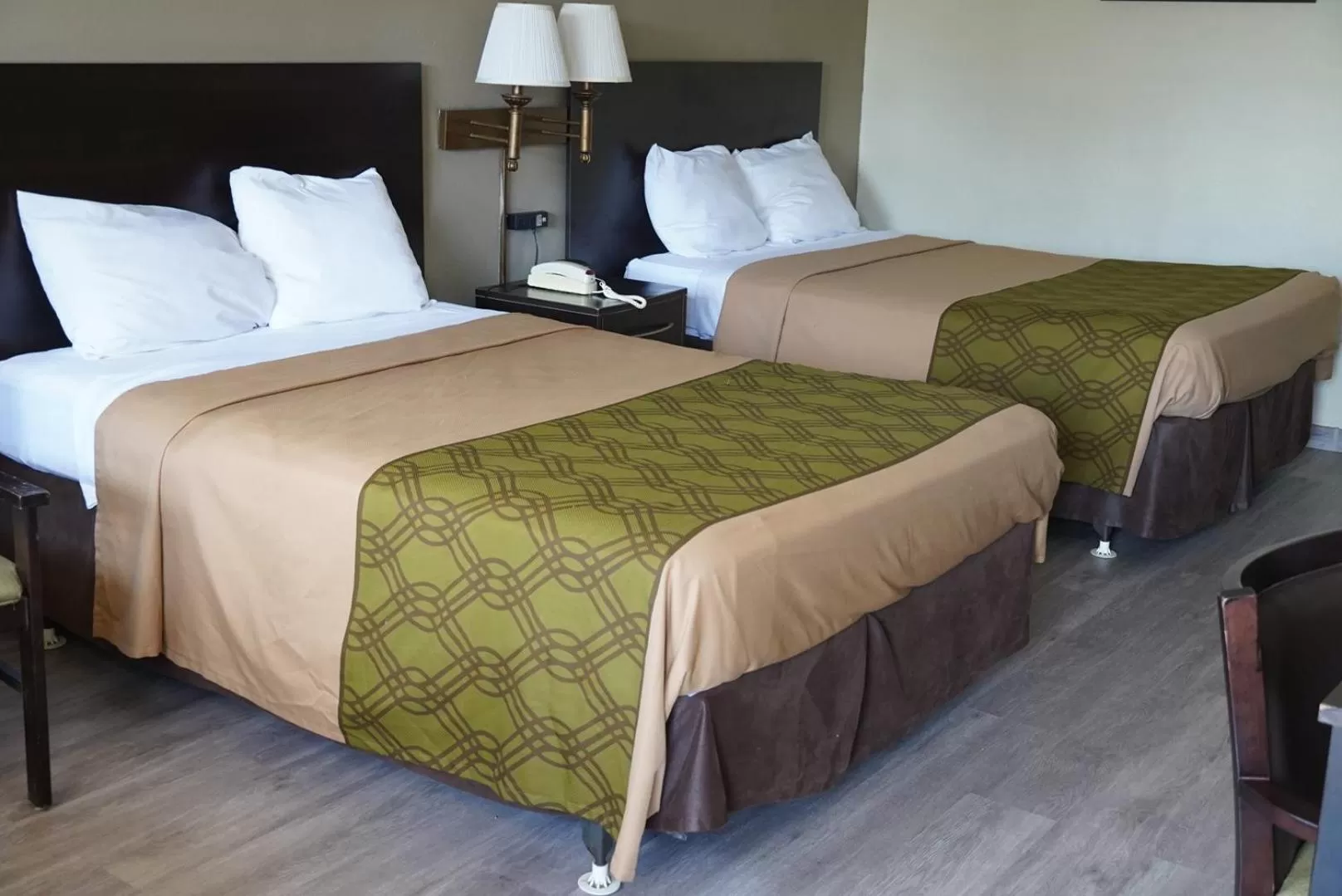 Bed in Econo Lodge Jacksonville South