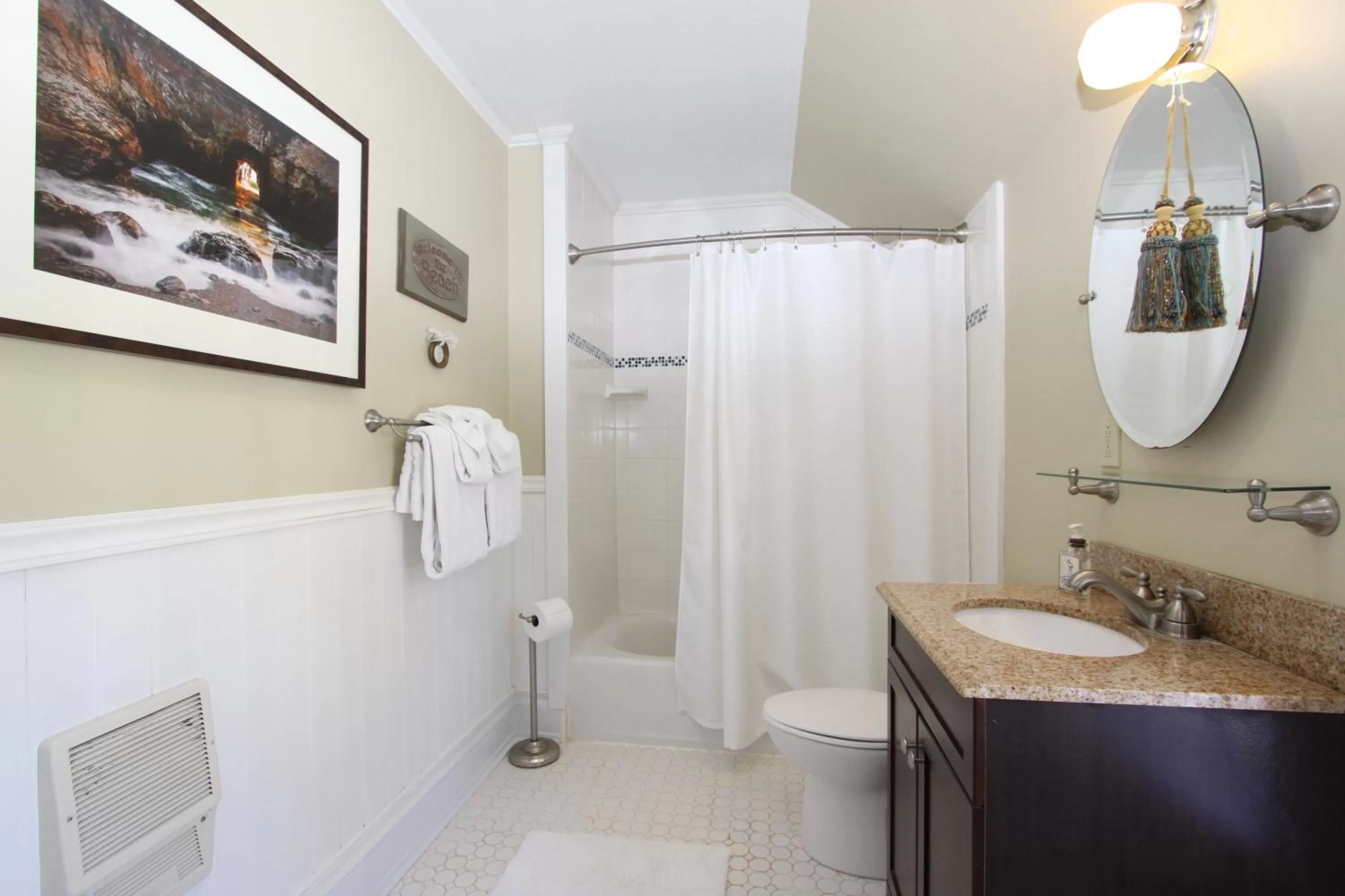 Bathroom in Seagull Inn Bed & Breakfast