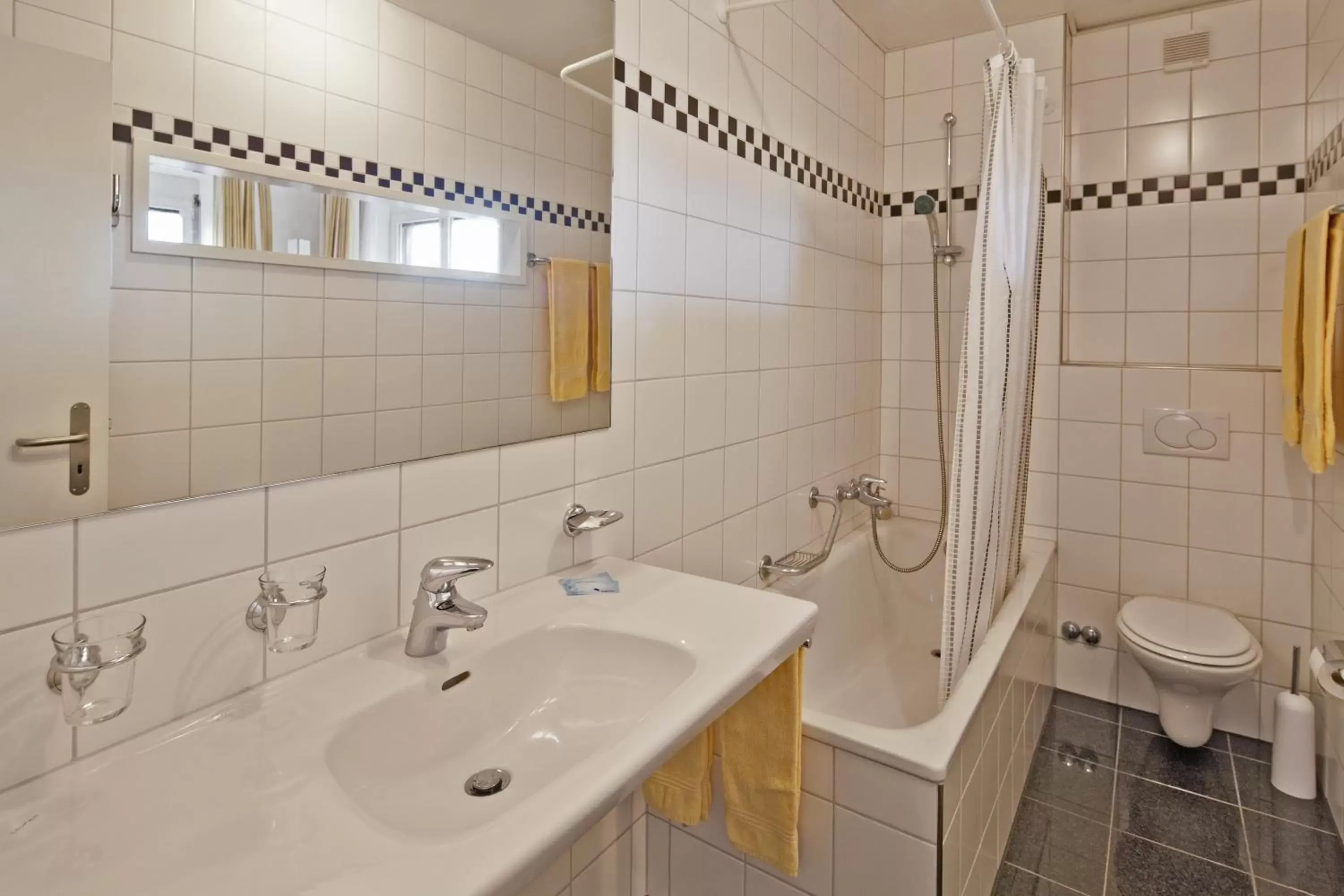 Family Room in Hotel La Perla Family Room in Hotel La Perla