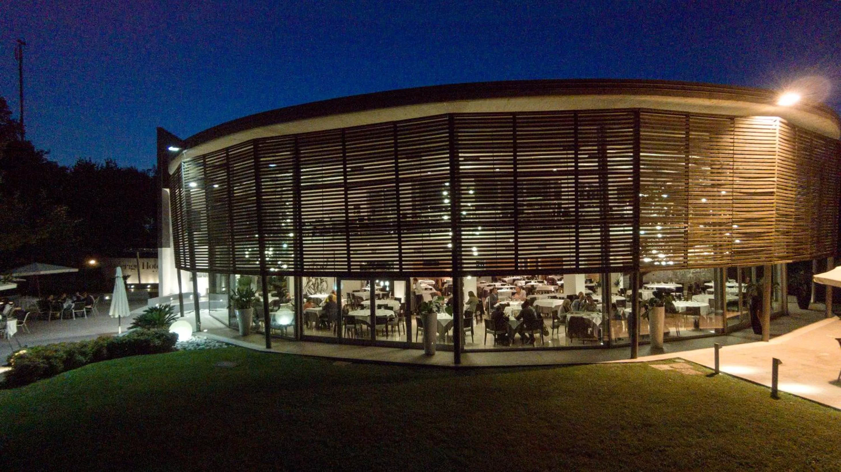 Facade/entrance in Inverigo Hotel