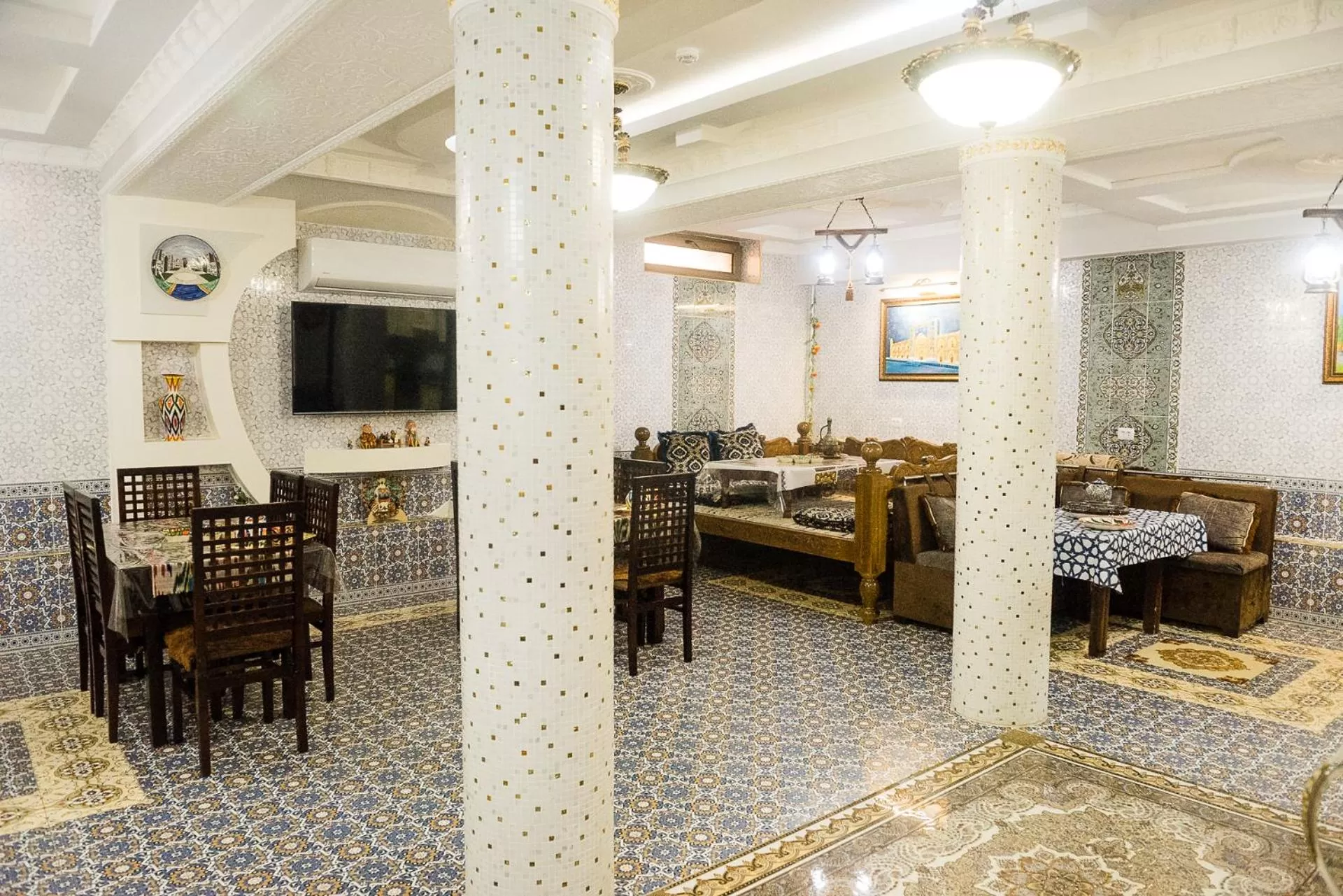 Restaurant/Places to Eat in Durdona hotel