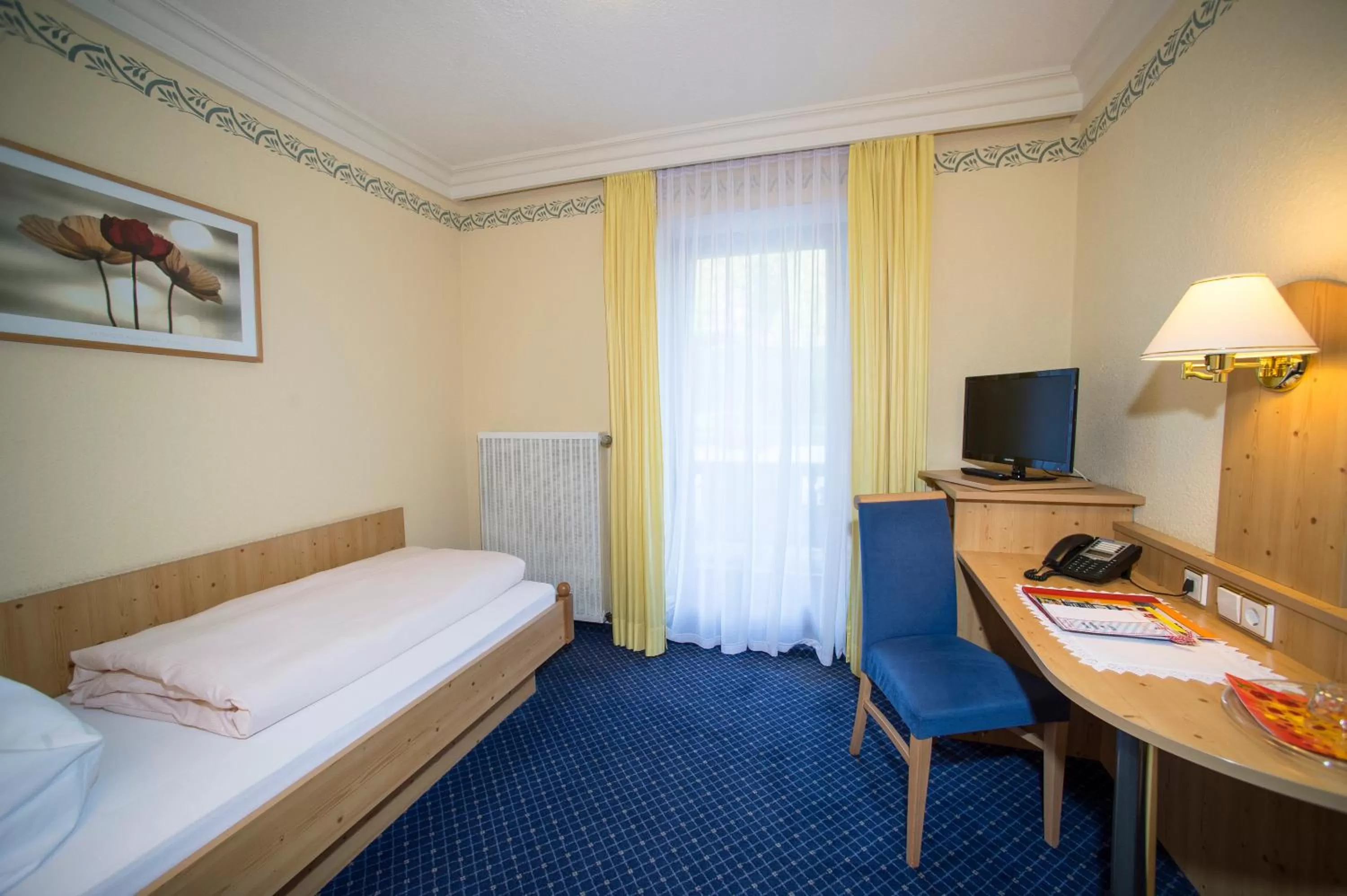 TV and multimedia, Bed in Aktivhotel & Gasthof Schmelz Ihr familienfreundliches Urlaubs Hotel mit Wellness Almsauna ab Februar Chiemgau Karte