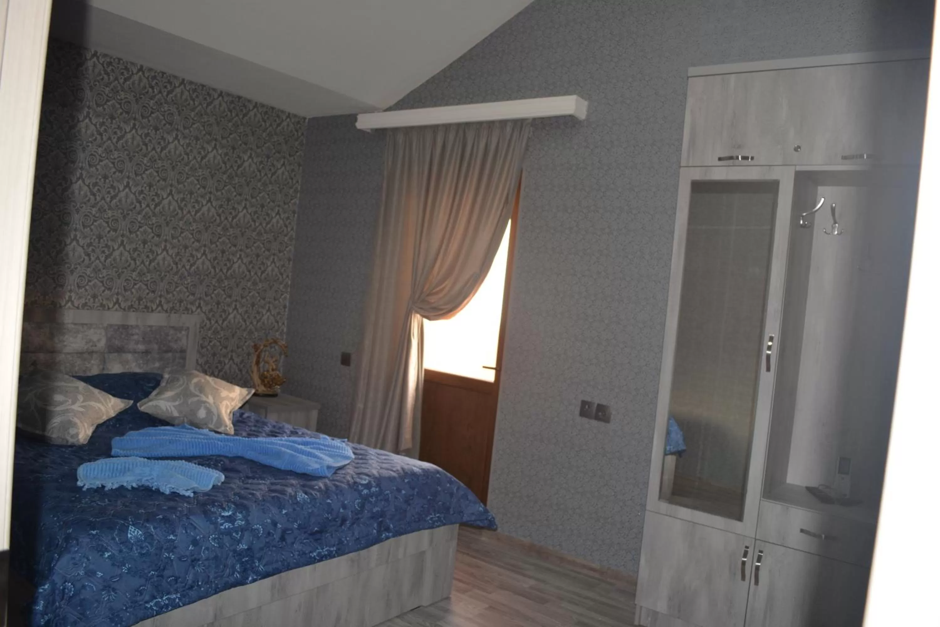 TV and multimedia, Bed in Golden Way