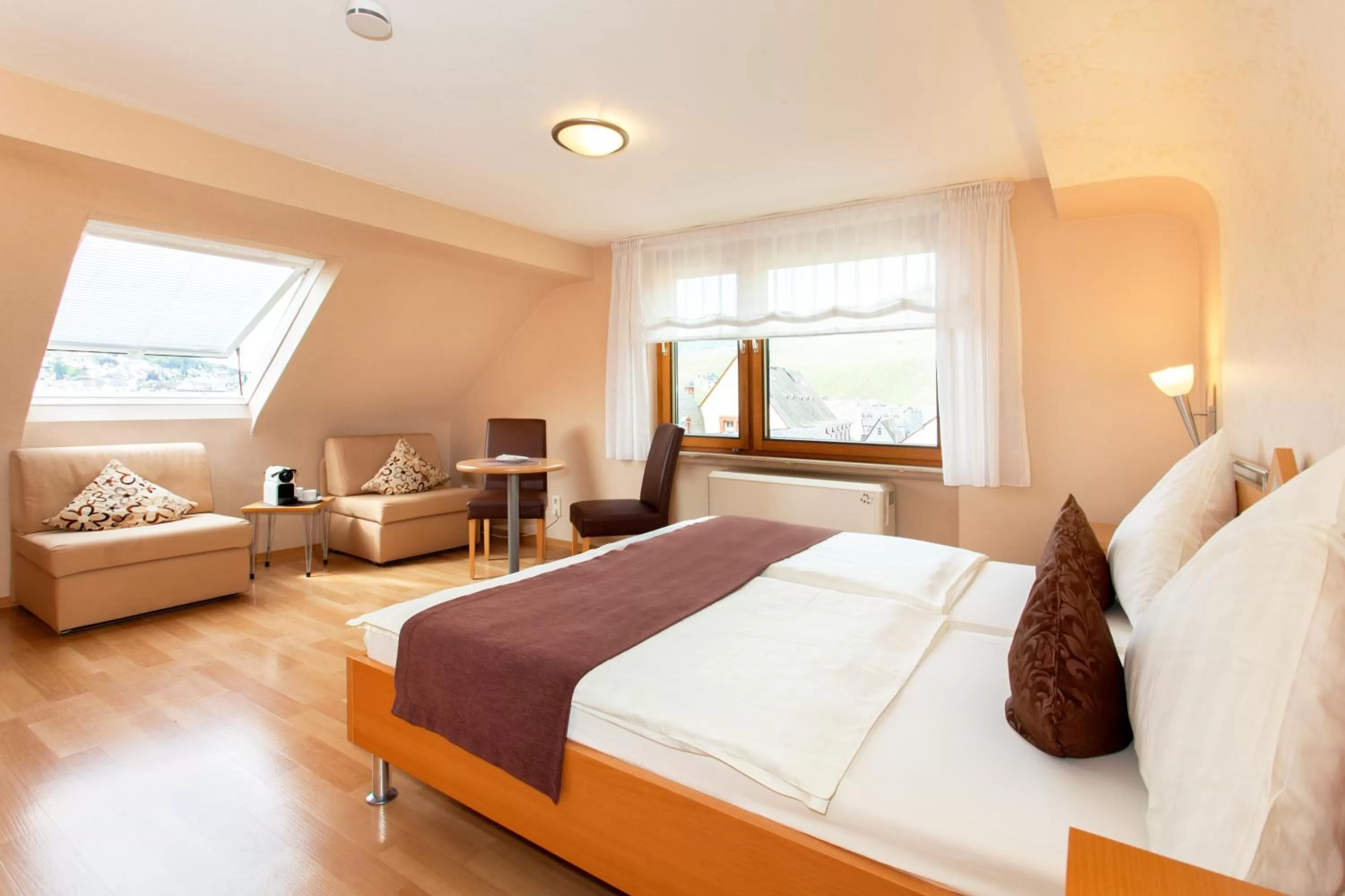 Photo of the whole room, Bed in Moselhaus Weiskopf