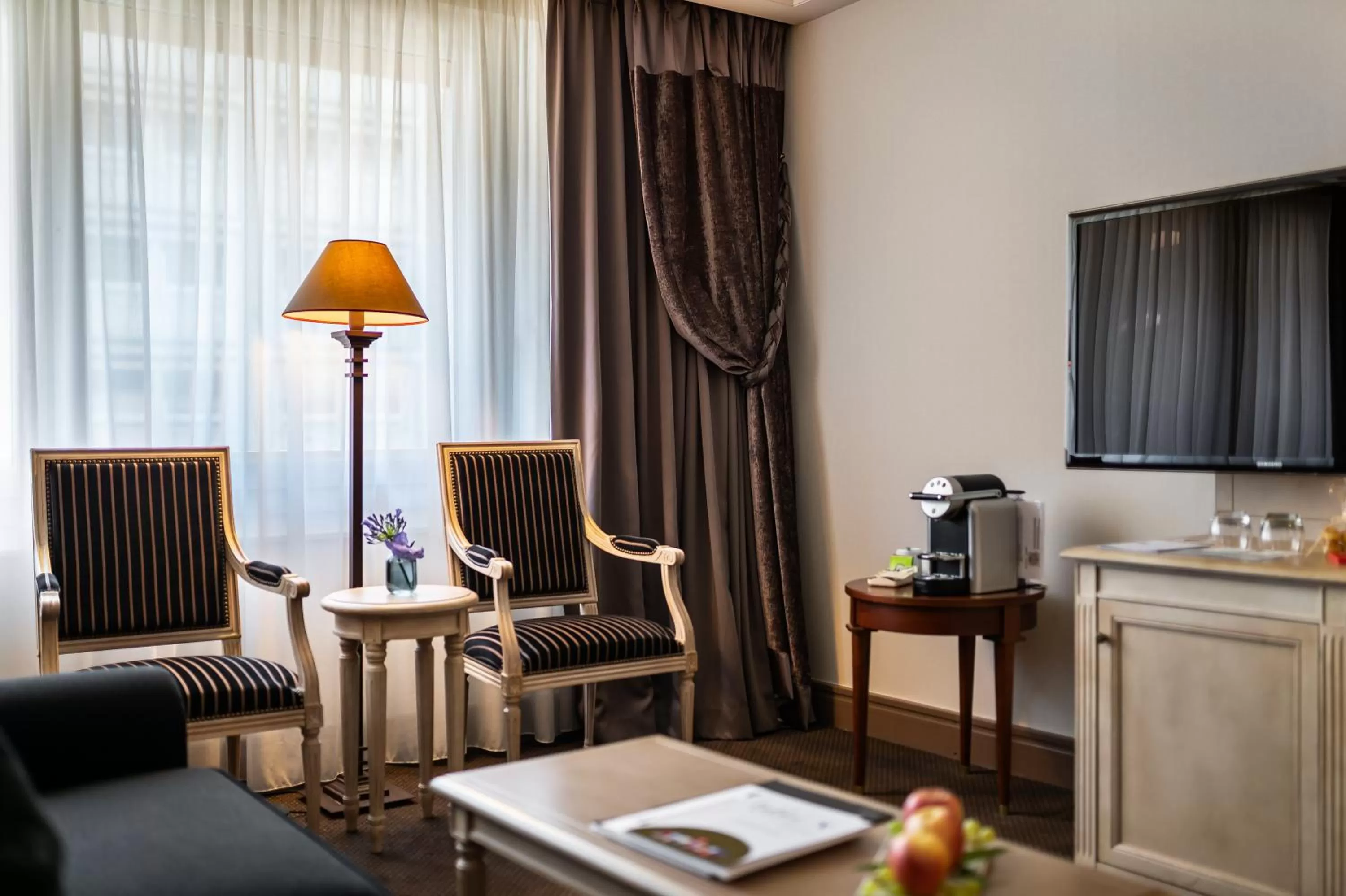 TV and multimedia in Royal Manotel