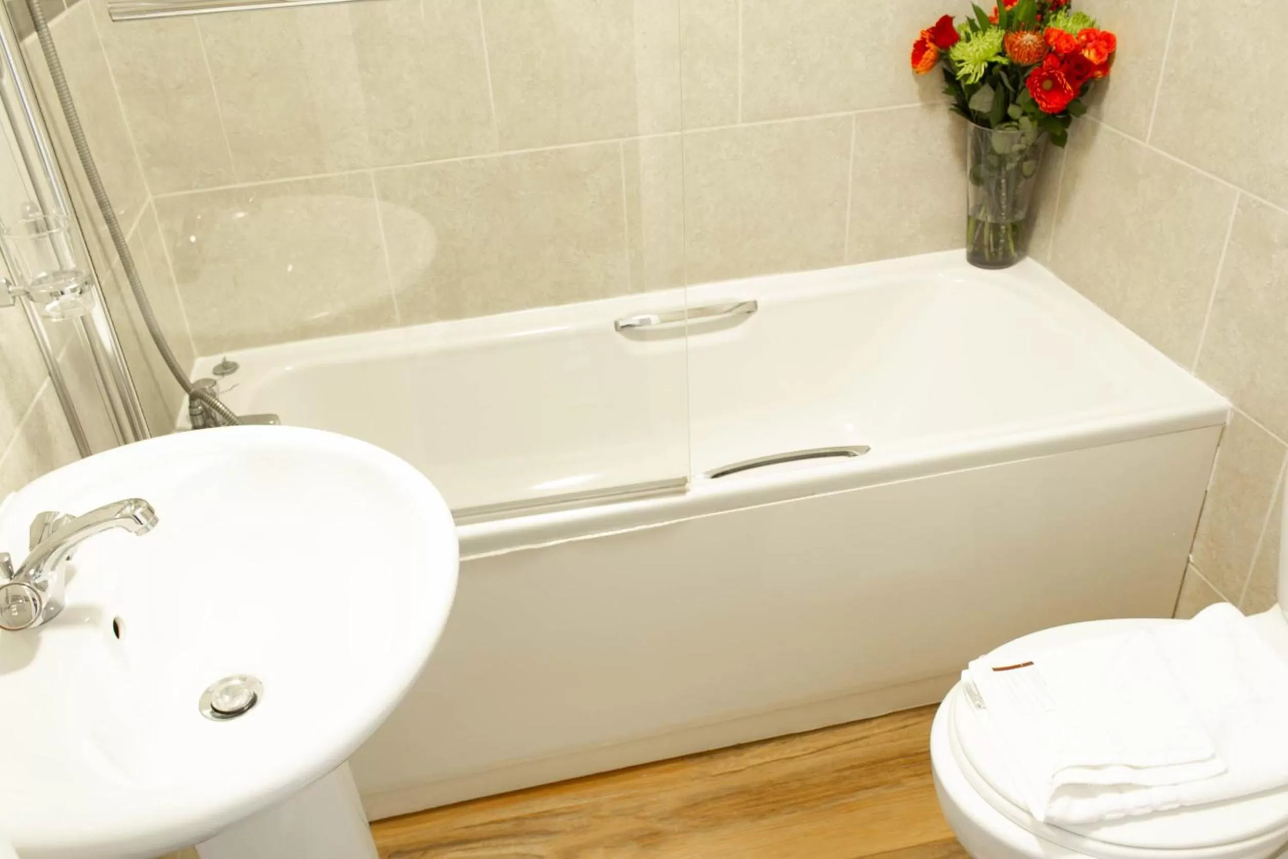 Bathroom in Ellan Vannin Hotel