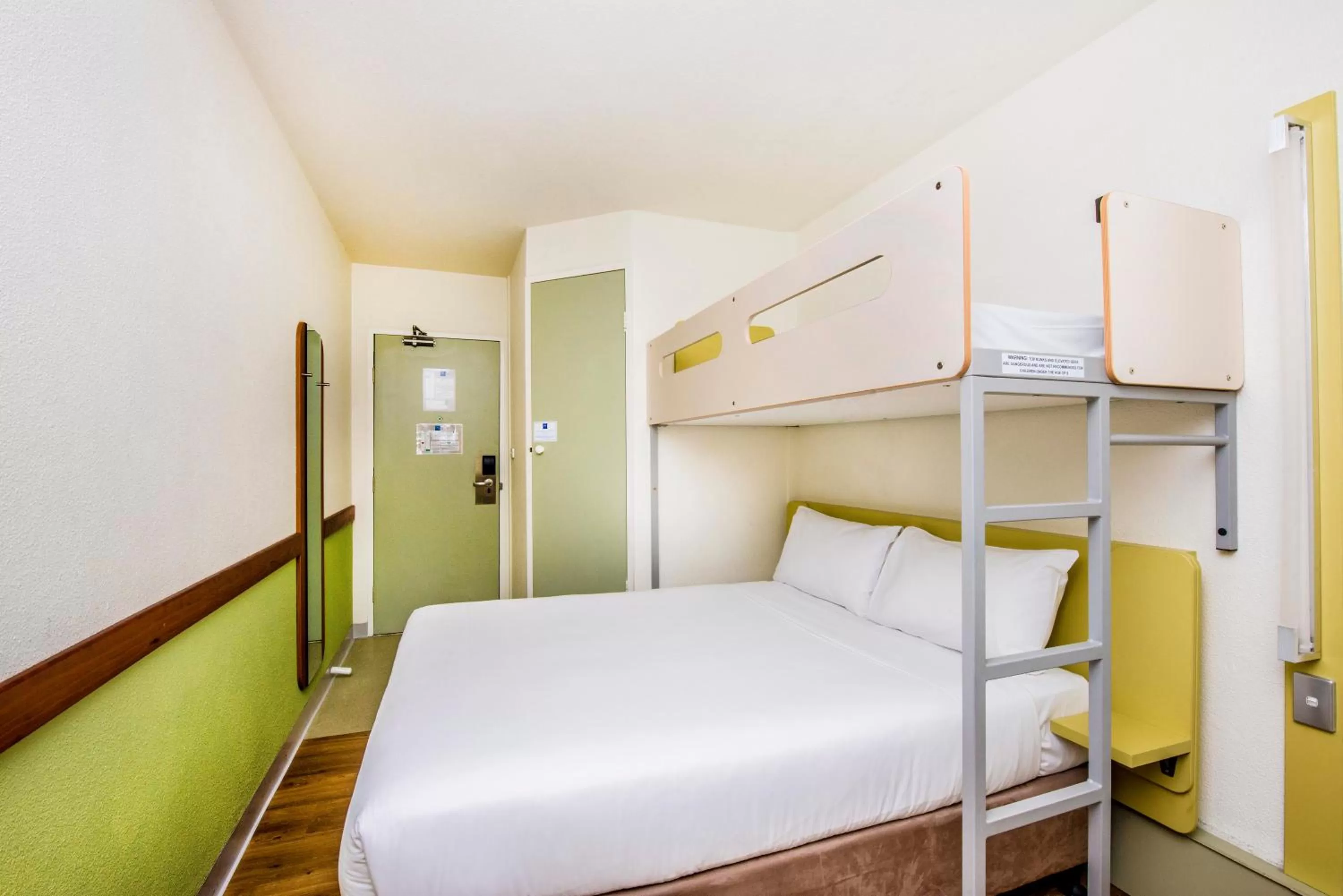 Bedroom, Bed in ibis Budget - Newcastle