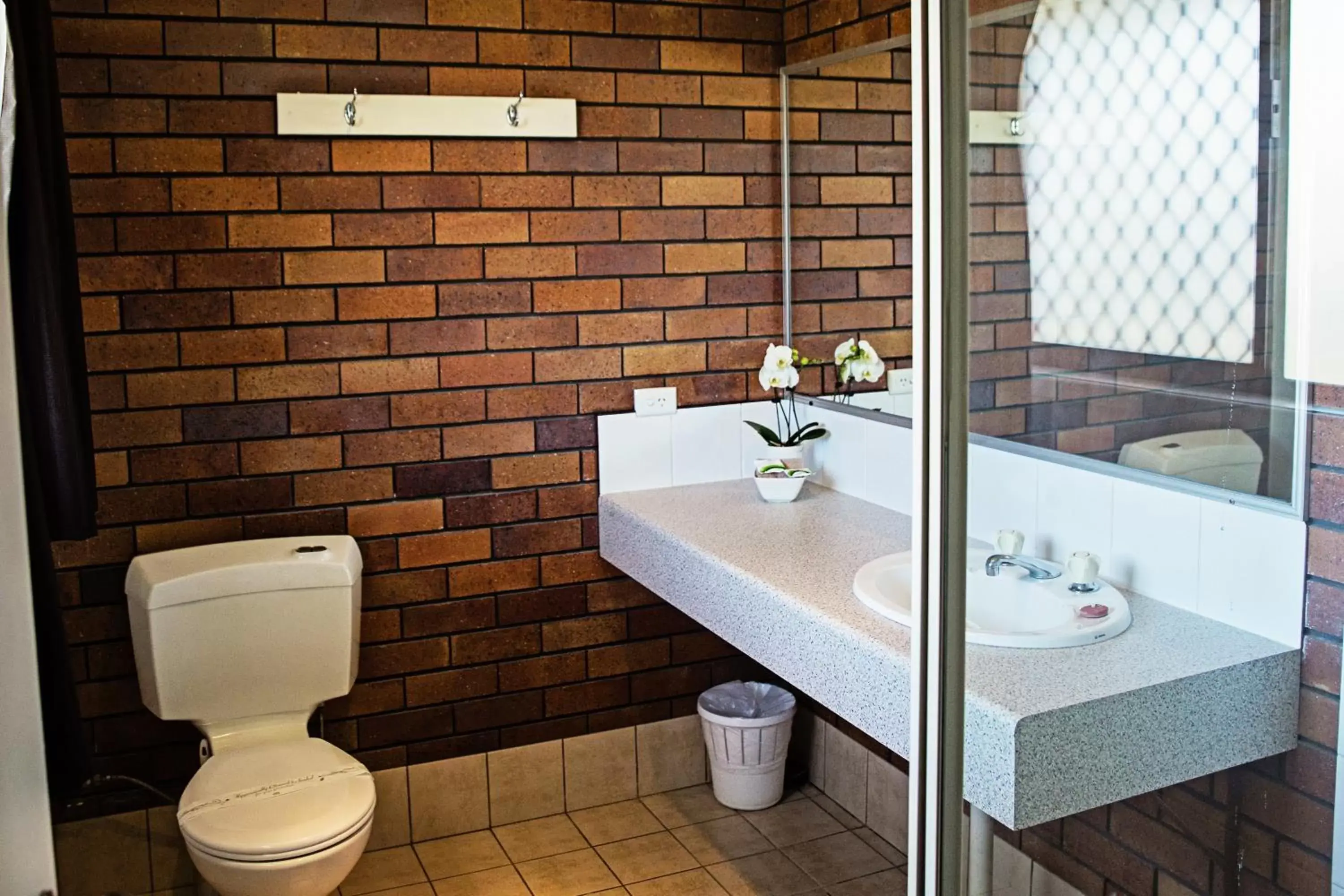 Standard Queen Room in The Gallery Motor Inn Standard Queen Room in The Gallery Motor Inn