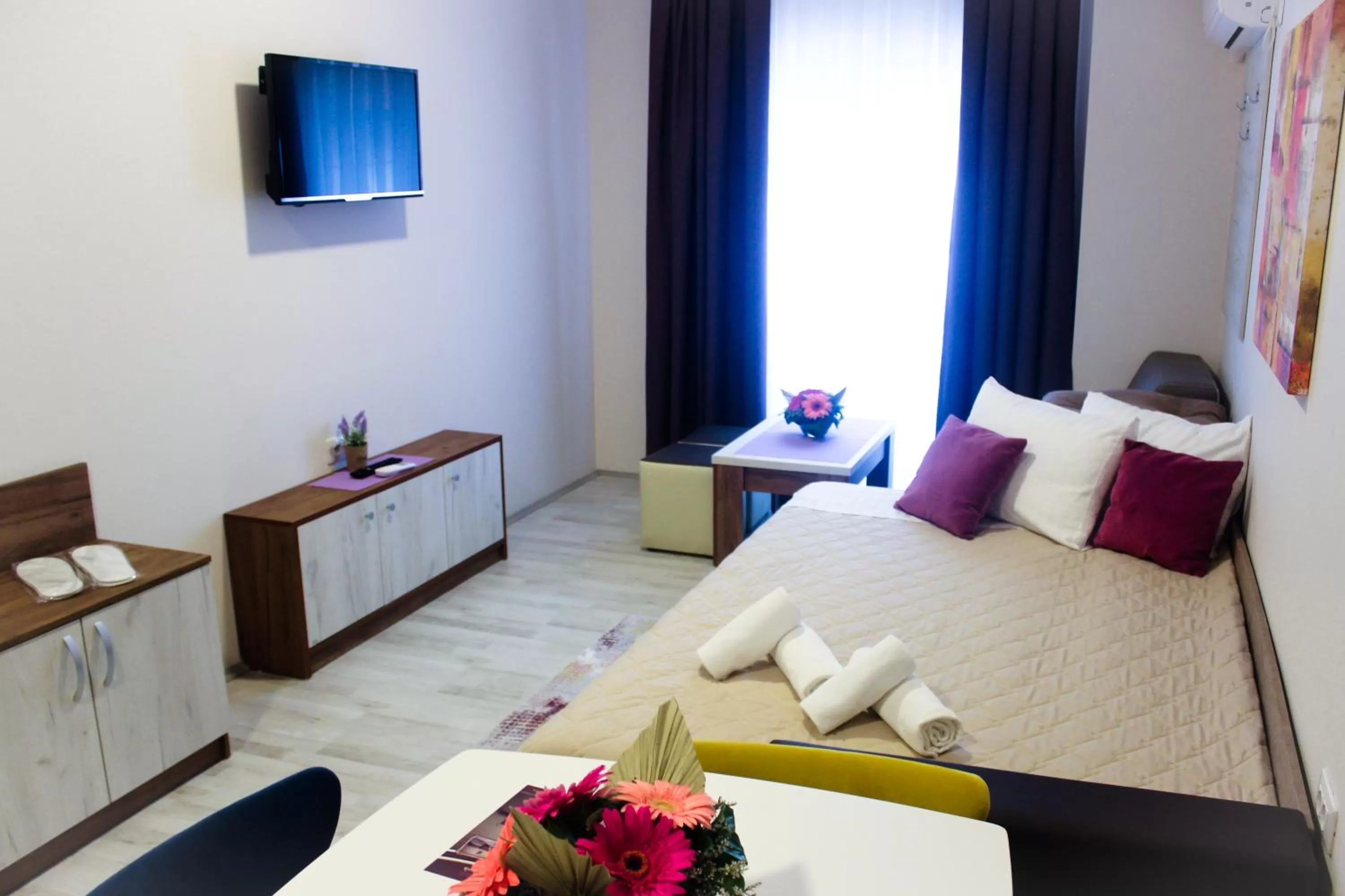 Bed in Boulevard Apartments