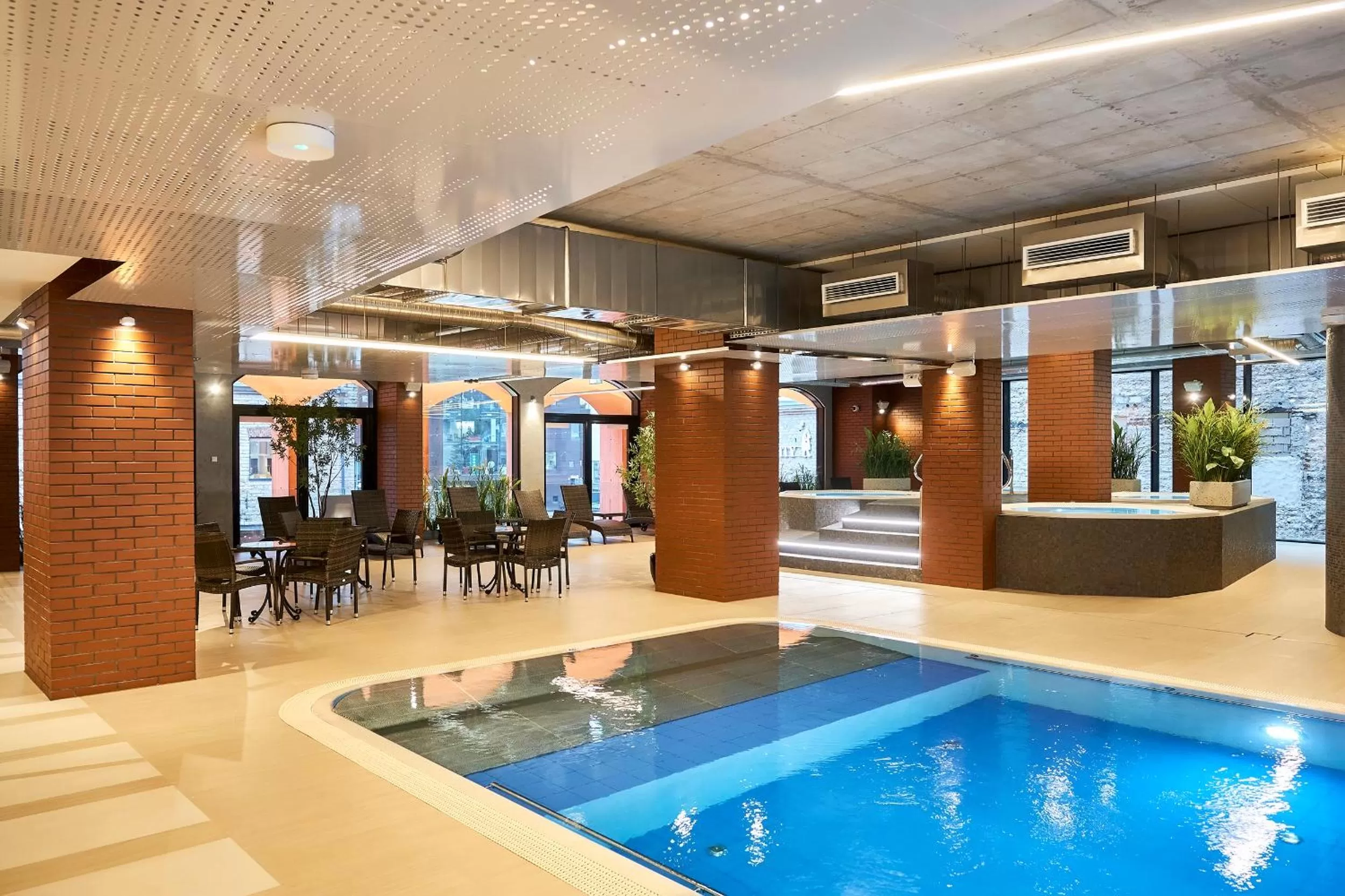 Swimming pool in Metropol Hotel