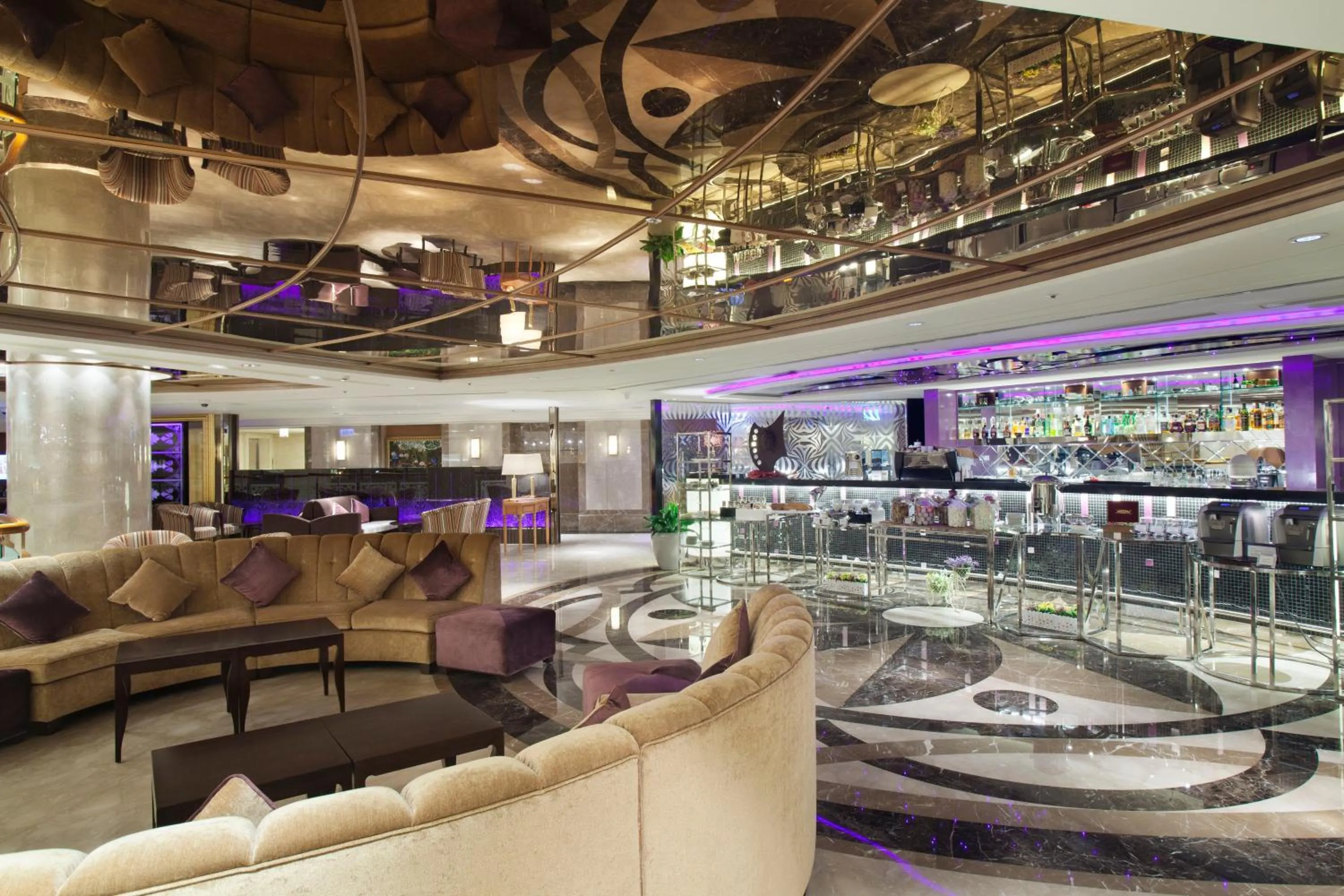 Restaurant/places to eat in E-DA Royal Hotel