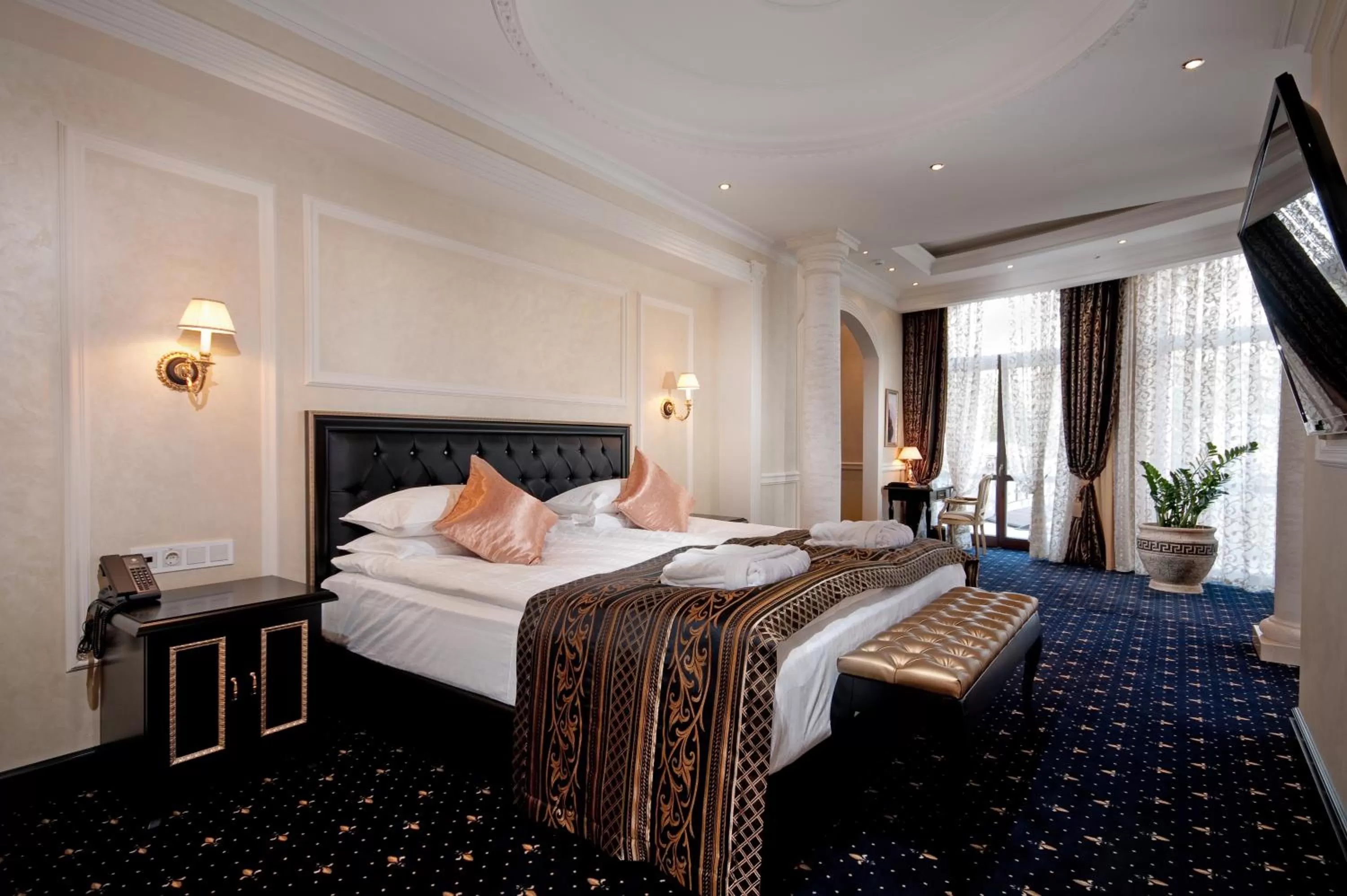 Decorative detail, Bed in Villa le Premier Maestro