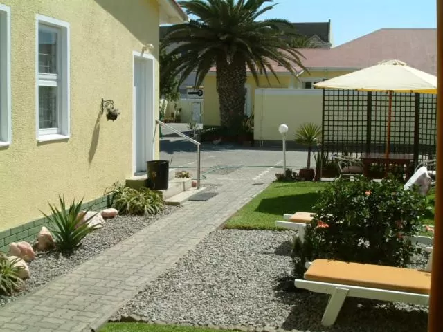 Garden in Pension d'Avignon