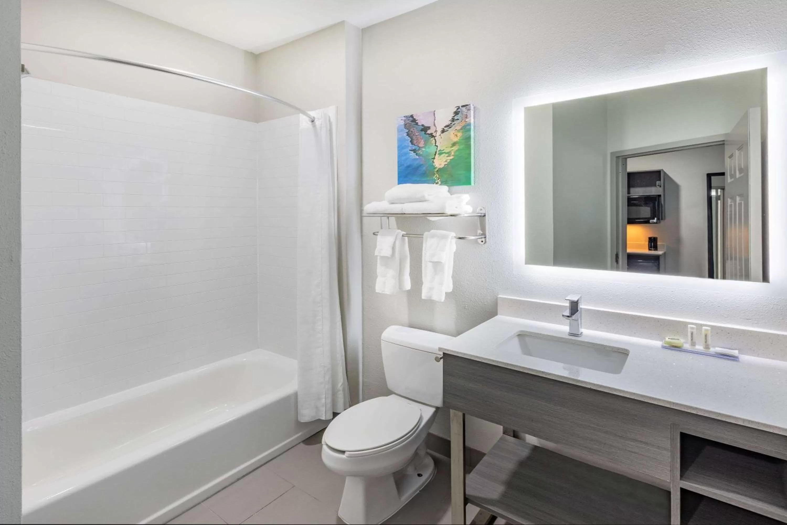 Bathroom in La Quinta Inn & Suites by Wyndham Ardmore