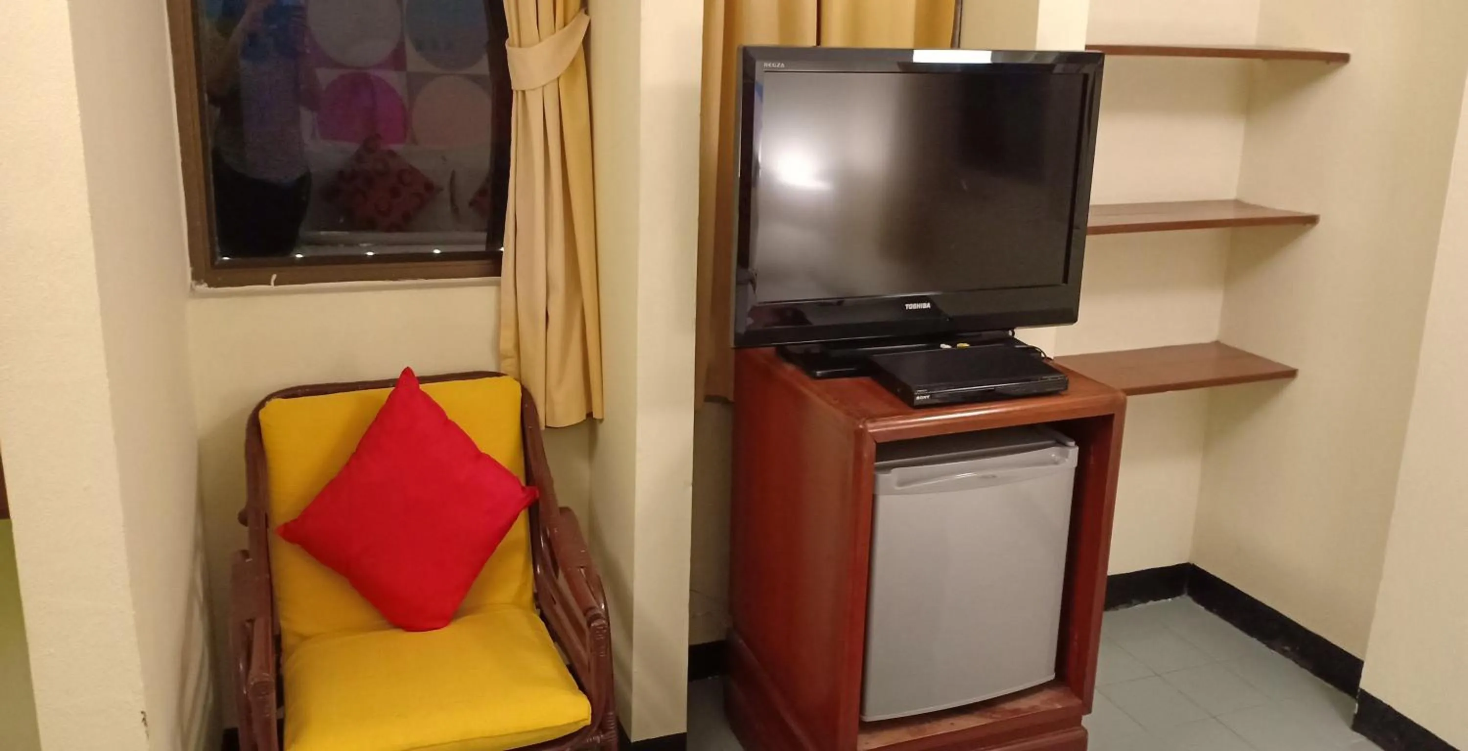 TV and multimedia in Sawasdee Sukhumvit Inn