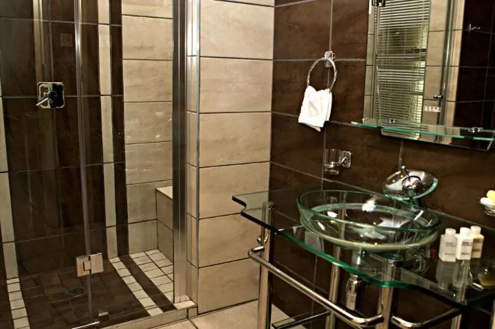 Shower in Goodey's Guesthouse