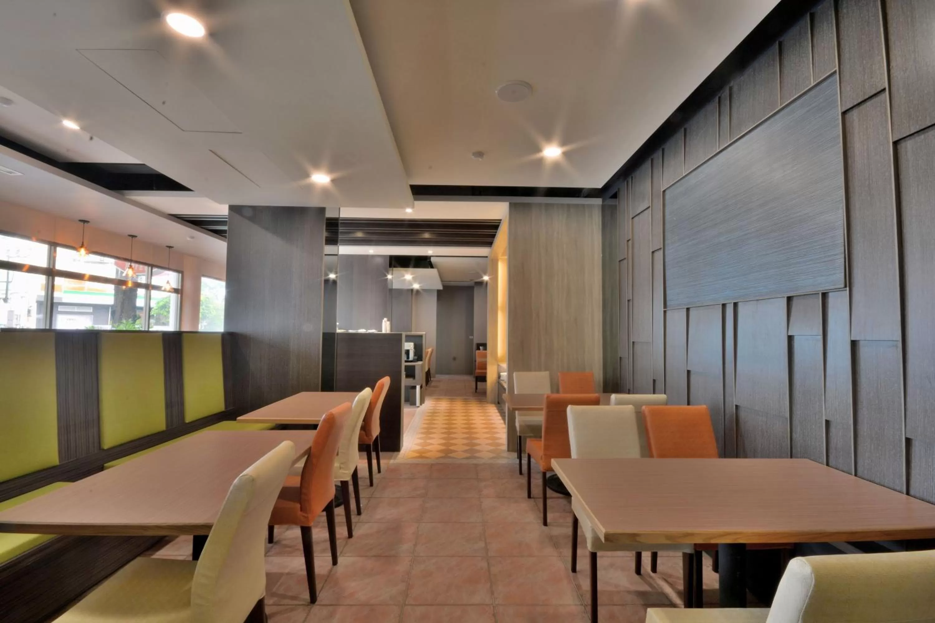 Restaurant/places to eat in Hola Motel