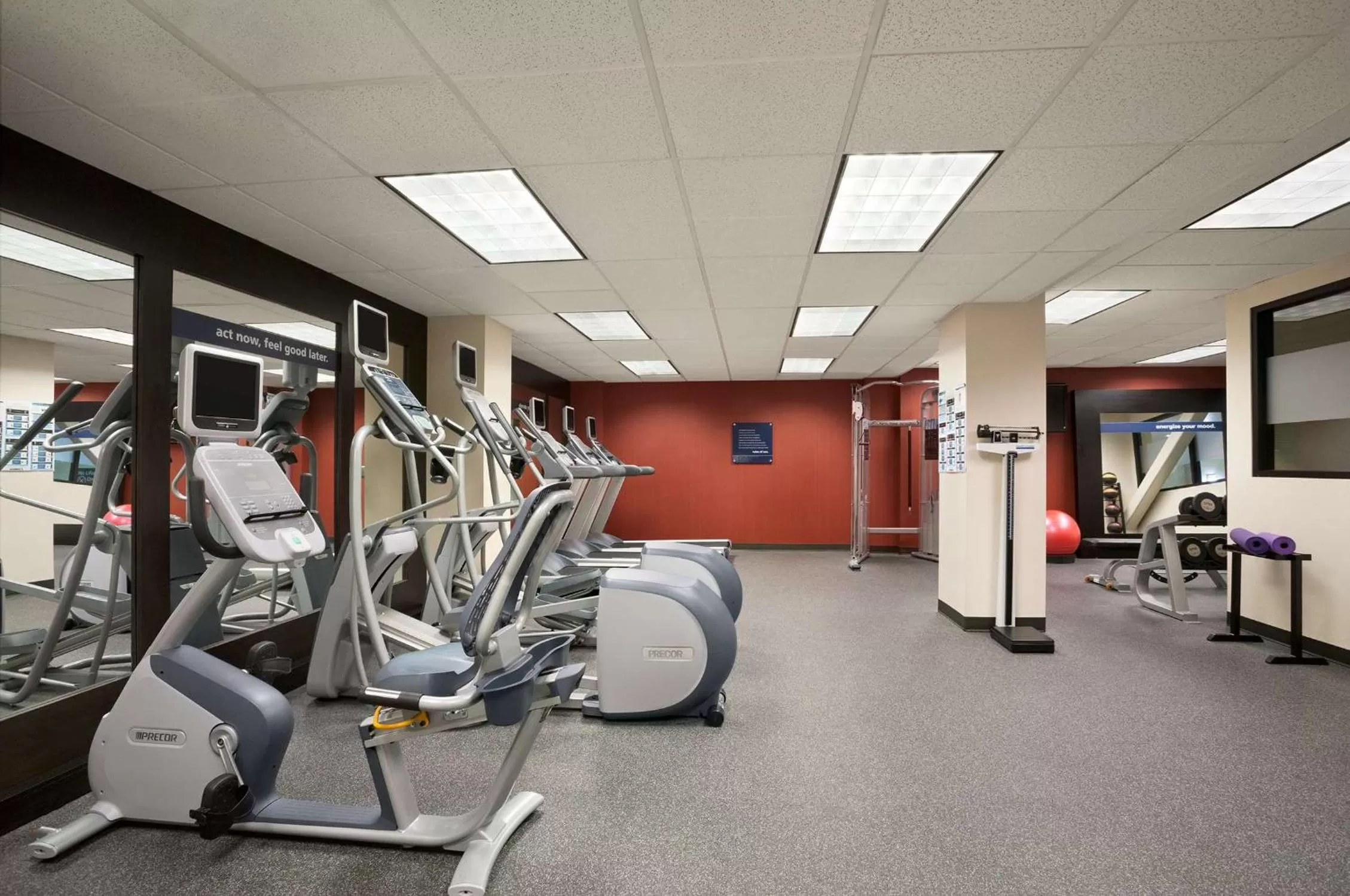 Fitness centre/facilities in Hampton Inn and Suites Ogden