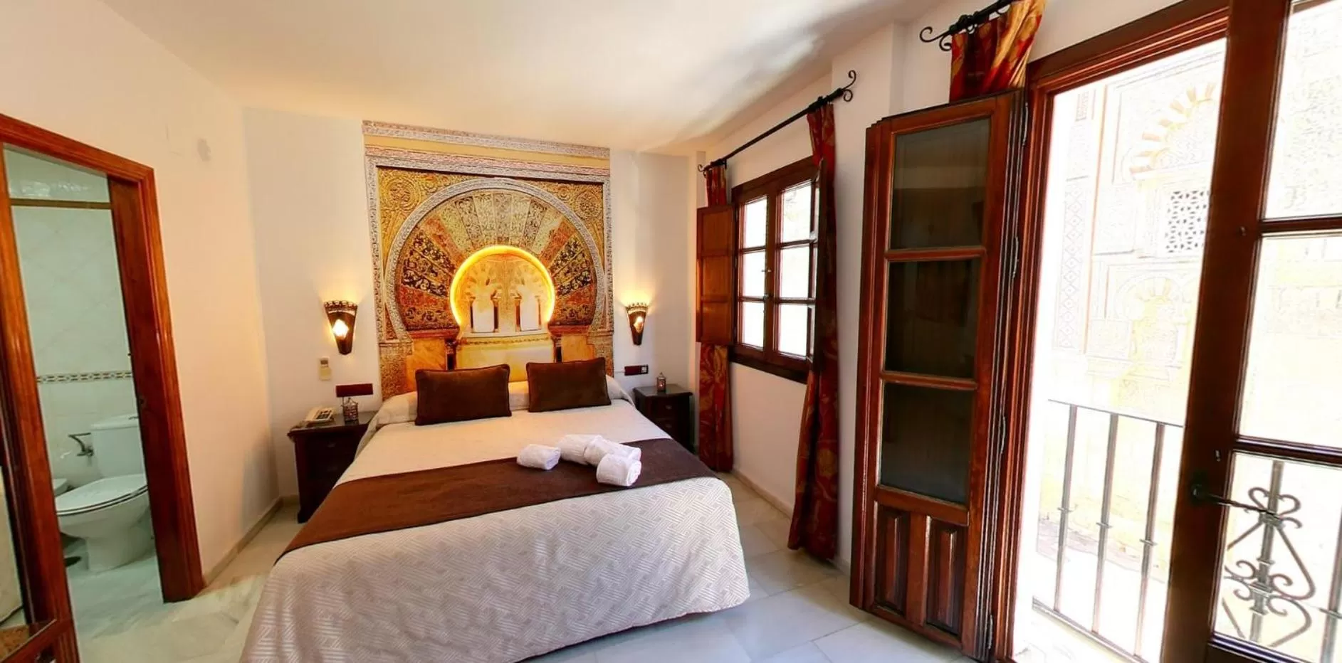 Photo of the whole room, Bed in Hotel Casa Museo de la Mezquita