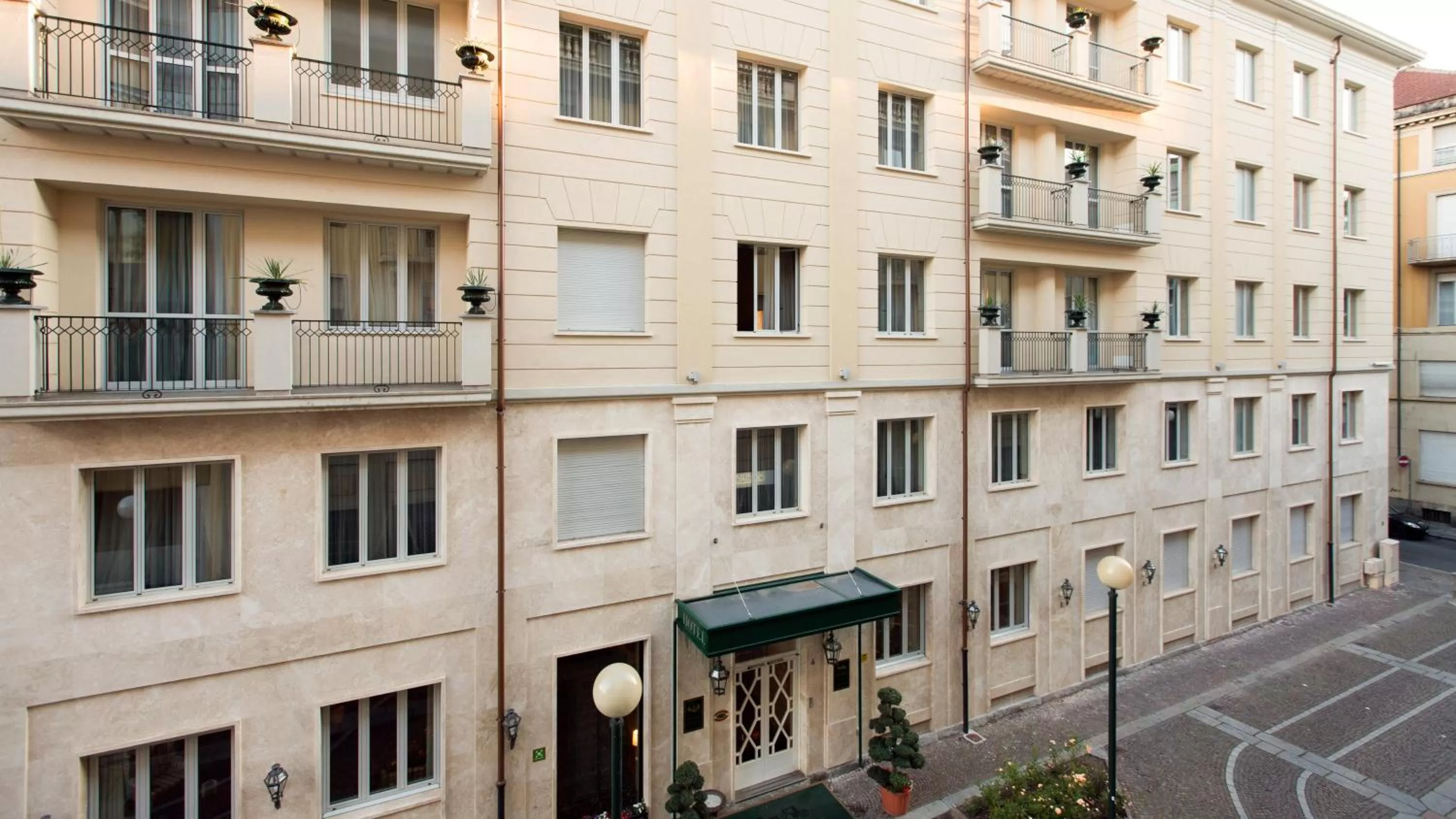 Facade/entrance in Hotel Victoria & Iside Spa