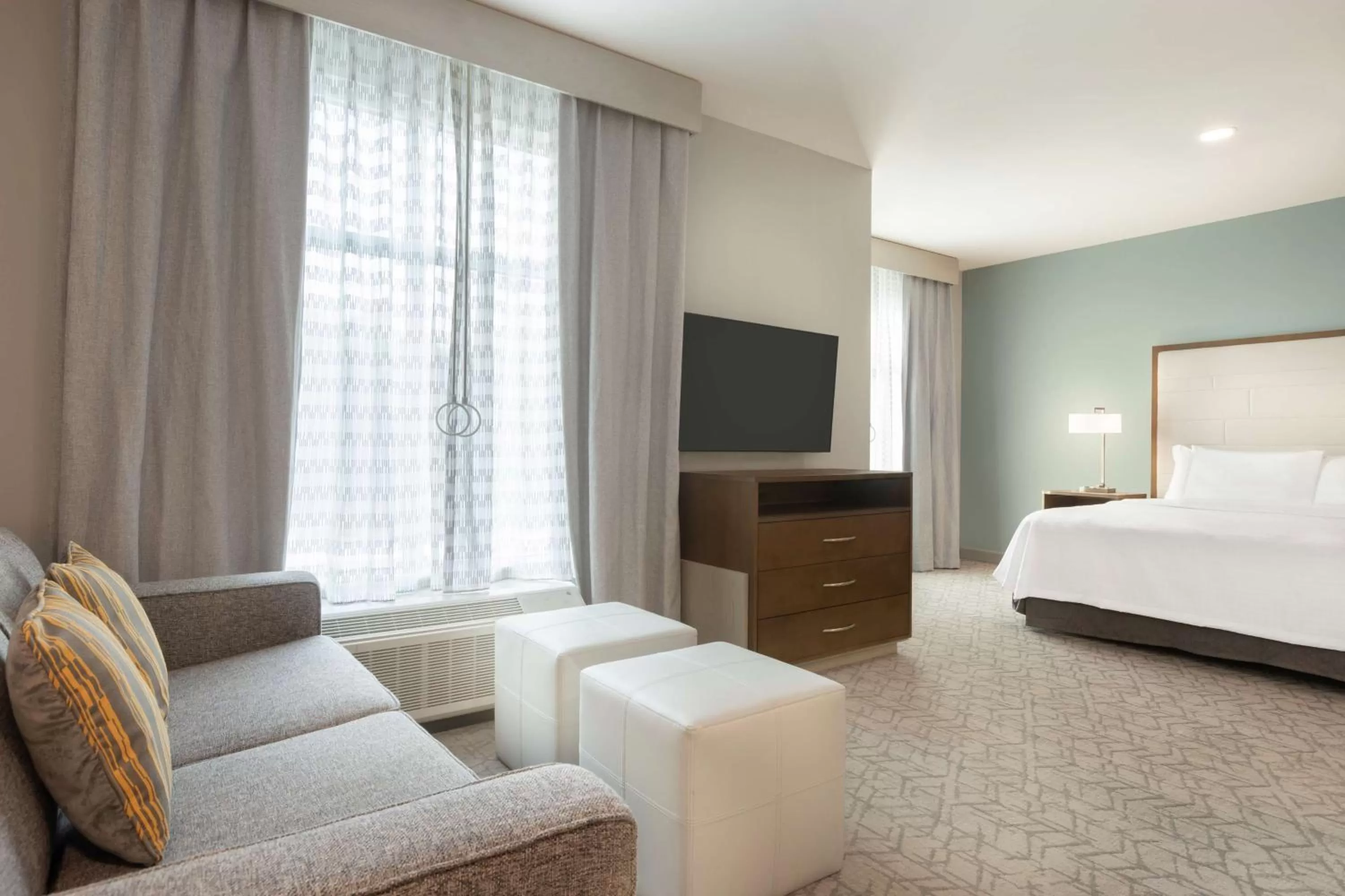 Living room, Bed in Homewood Suites By Hilton Mcdonough