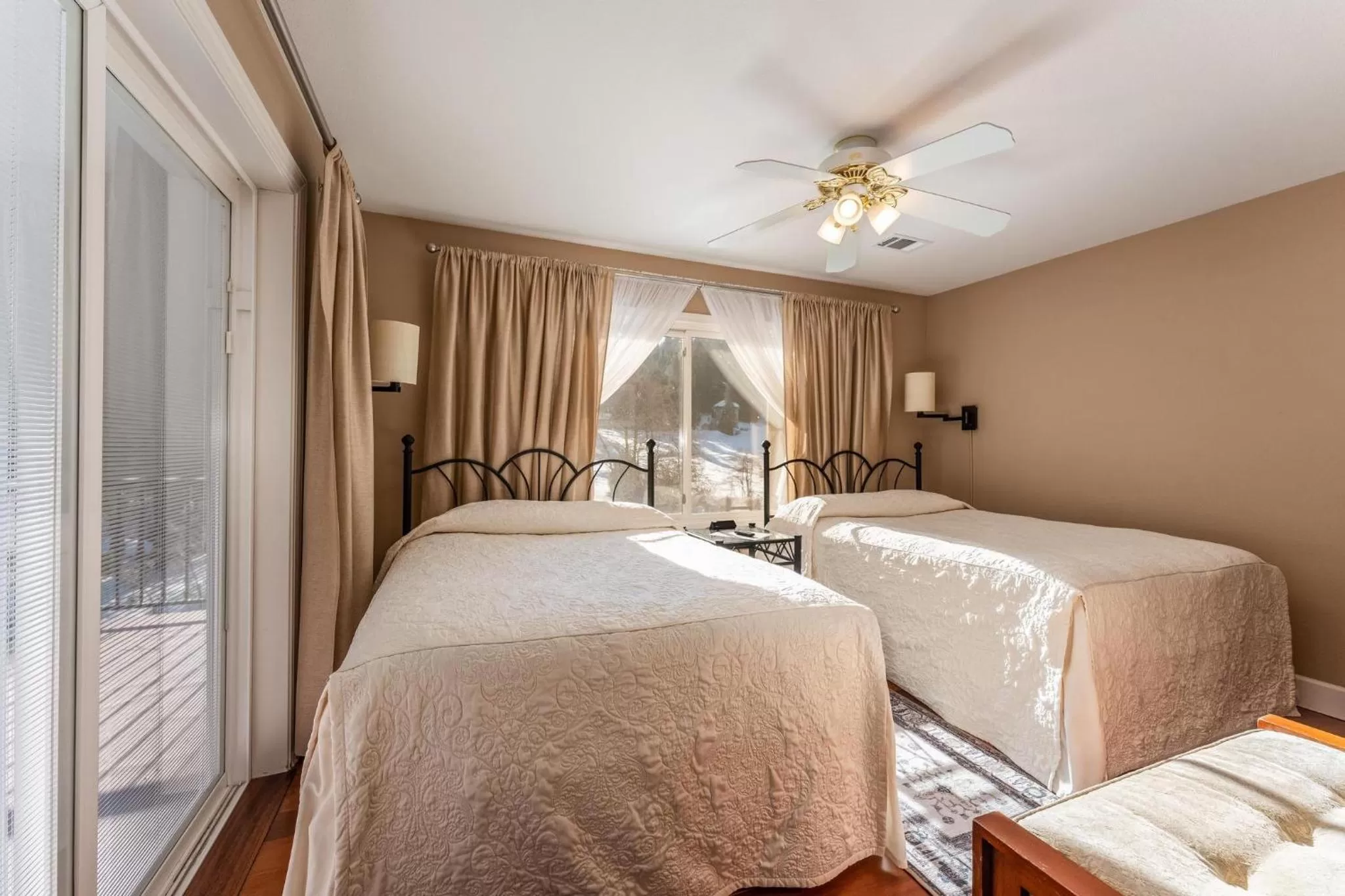 Bedroom, Bed in Big Creek Inn