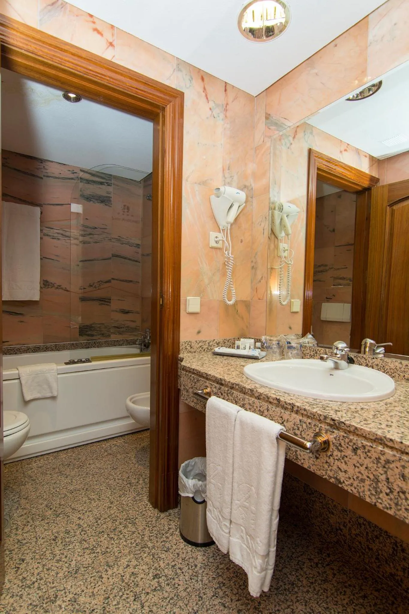 Hot Tub in Hotel San Antonio