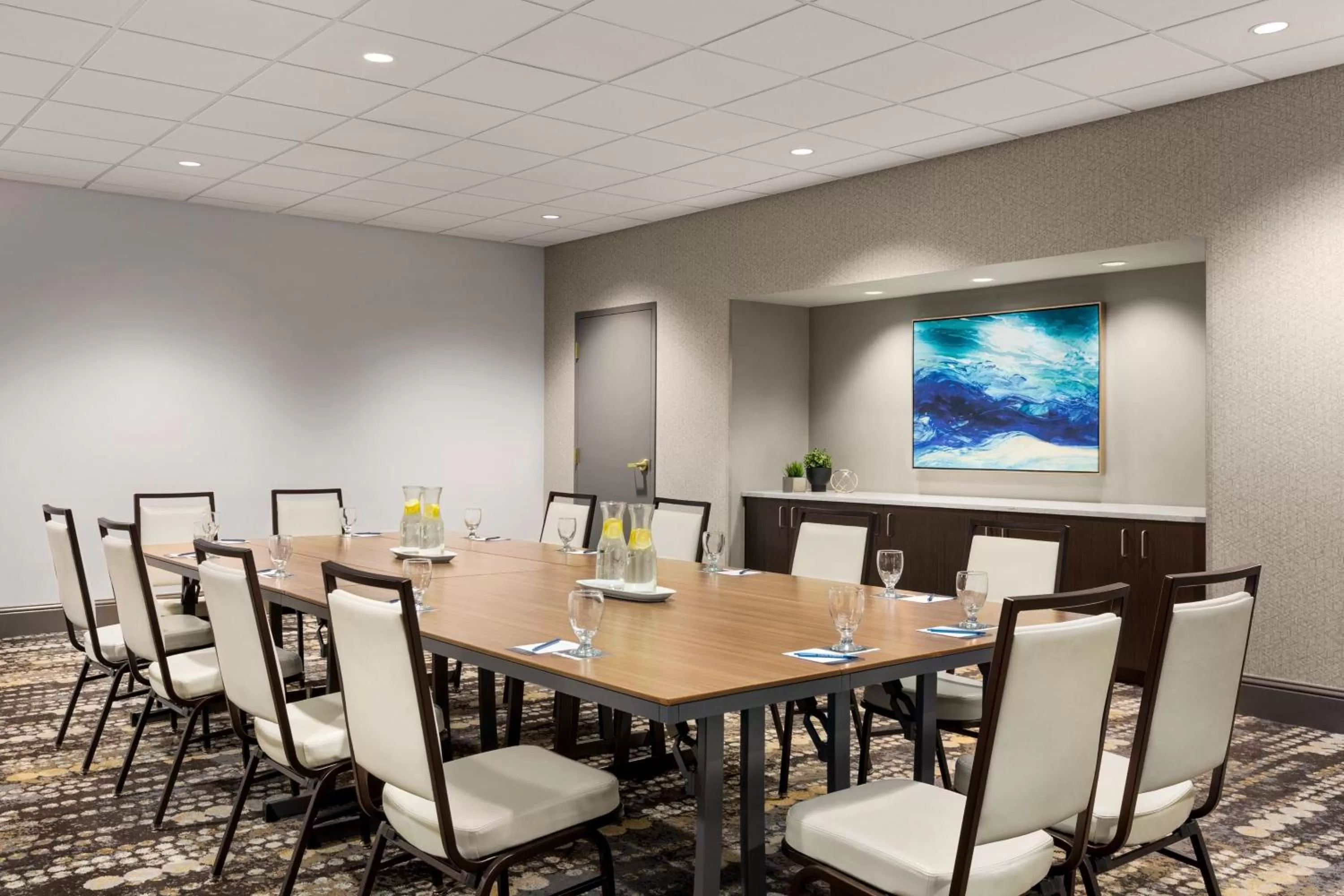 Meeting/conference room in Magnolia Hotel Denver, a Tribute Portfolio Hotel