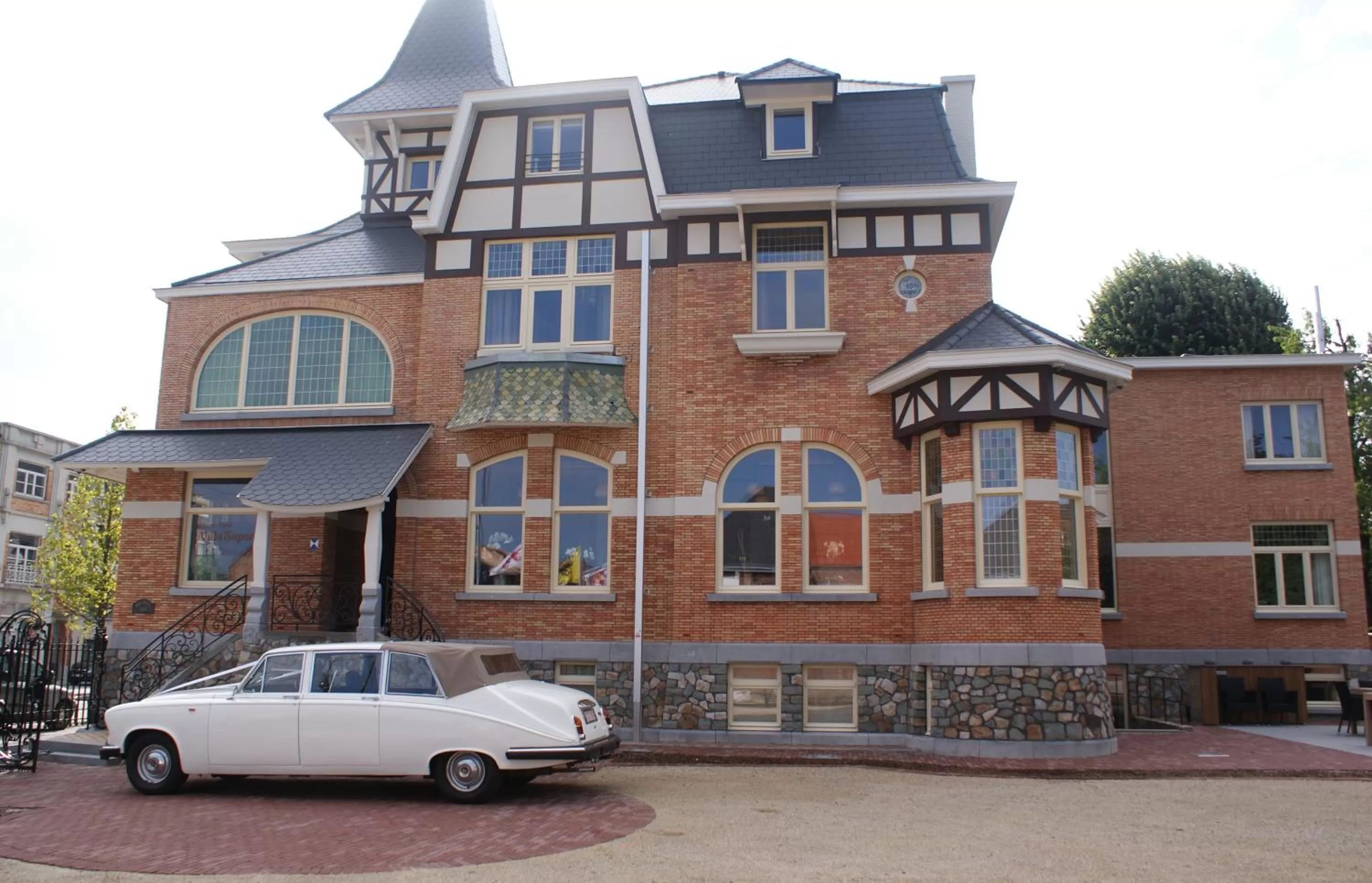 Facade/entrance, Property Building in Charmehotel Villa Saporis