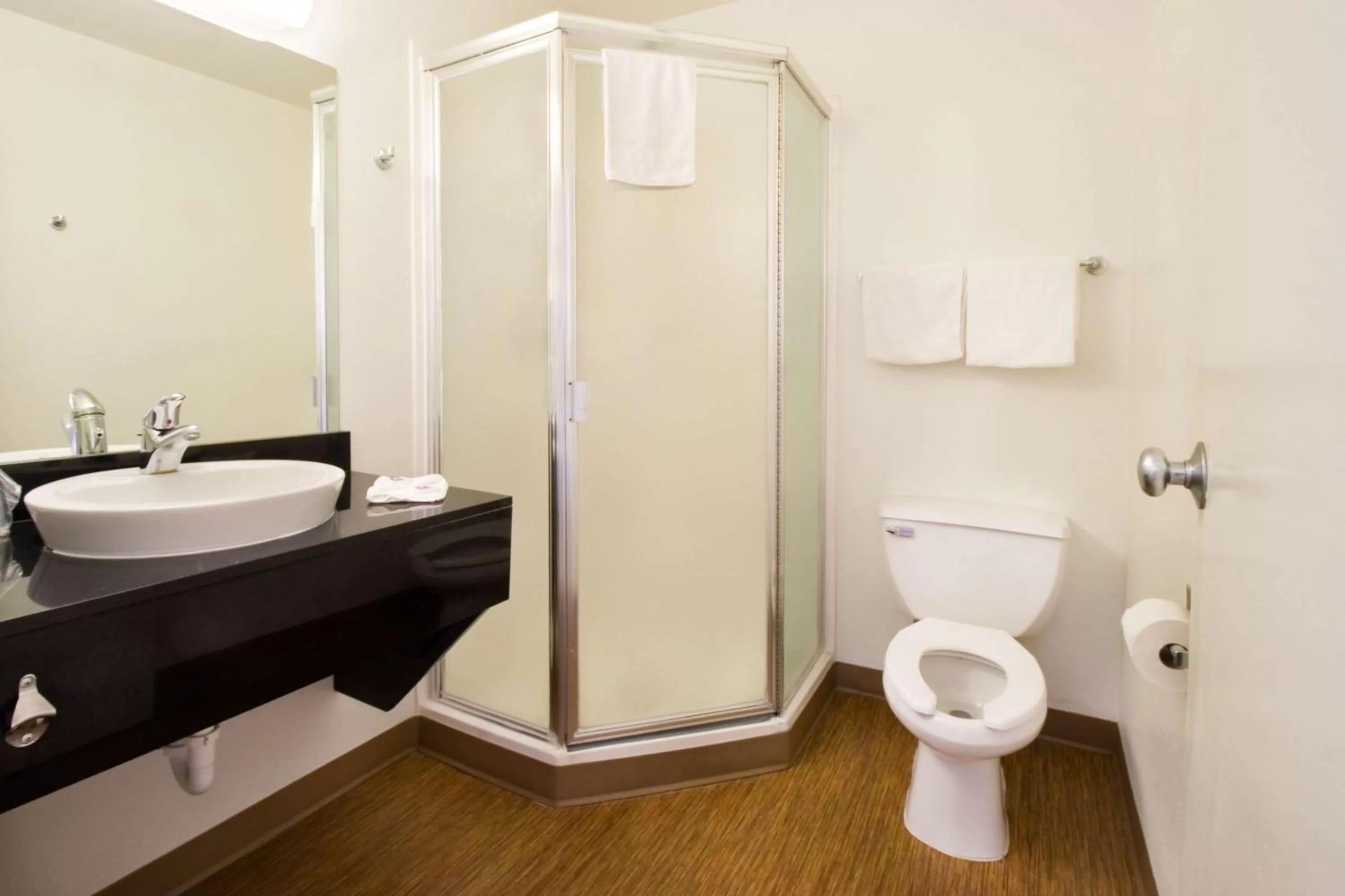 Bathroom in Motel 6-Pendleton, OR