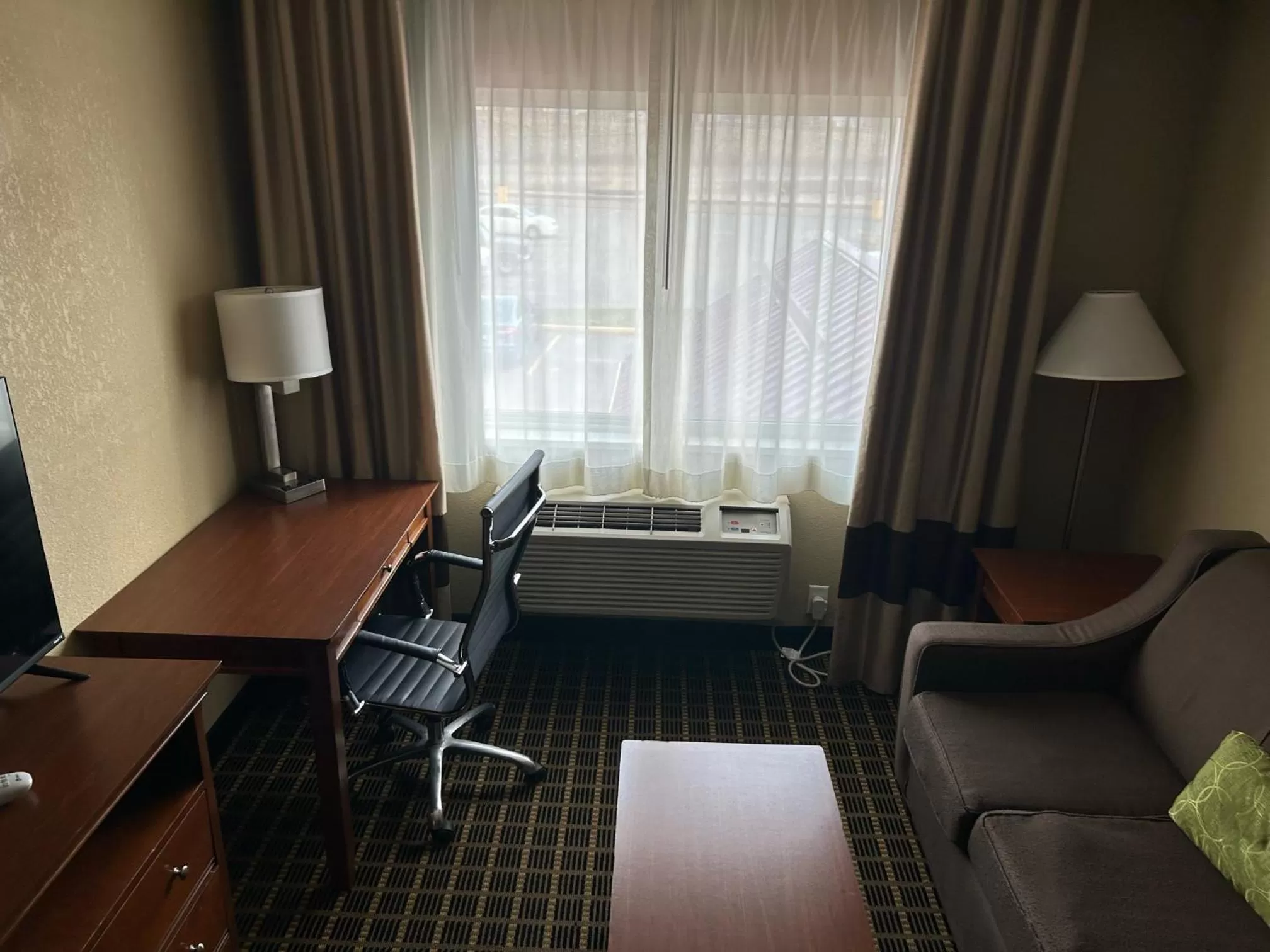 Bed in Quality Inn & Suites Bradford